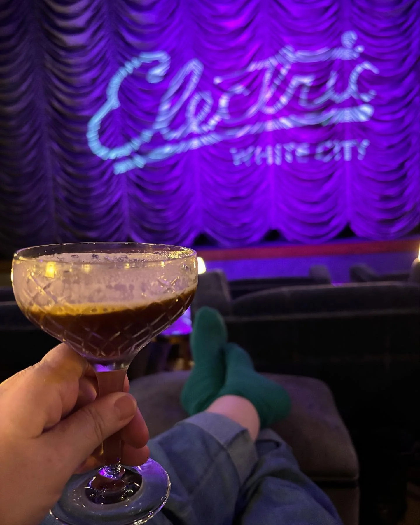 S&aring; skal de ny briller pr&oslash;vek&oslash;res. Det bliver gjort med stil 😎