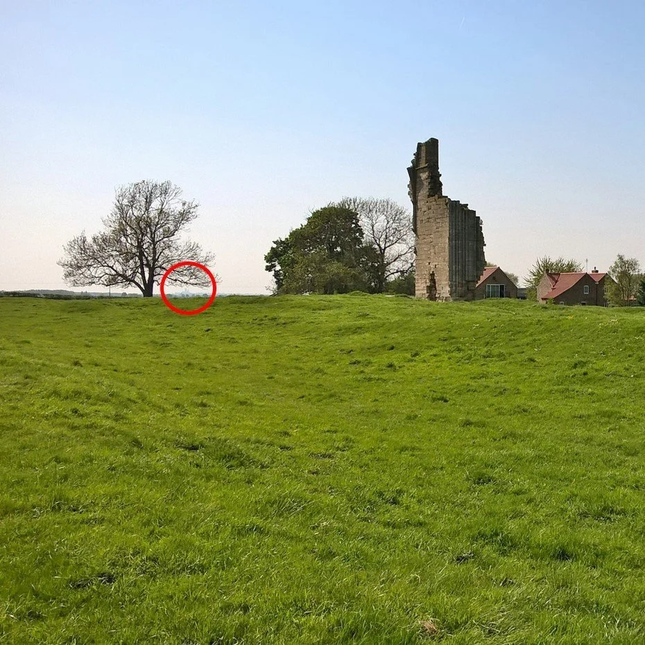 barlngs with view red circle lincoln cathedral square.jpeg