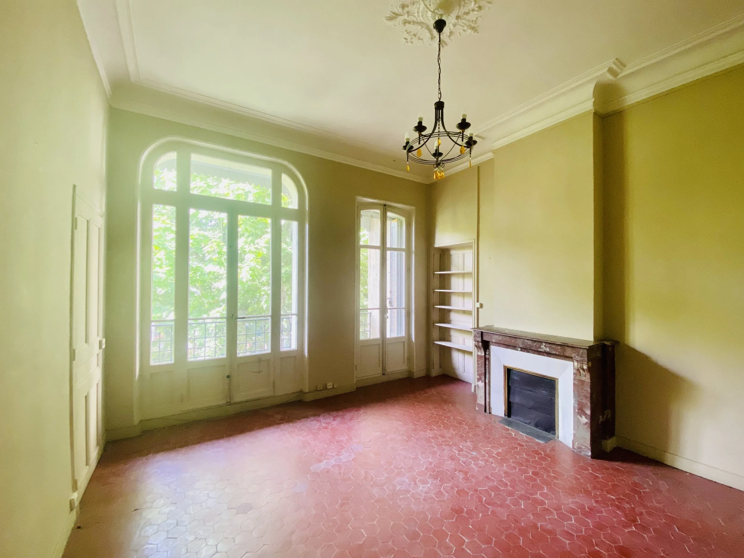 800 000 € / 190 m2 + terrasse