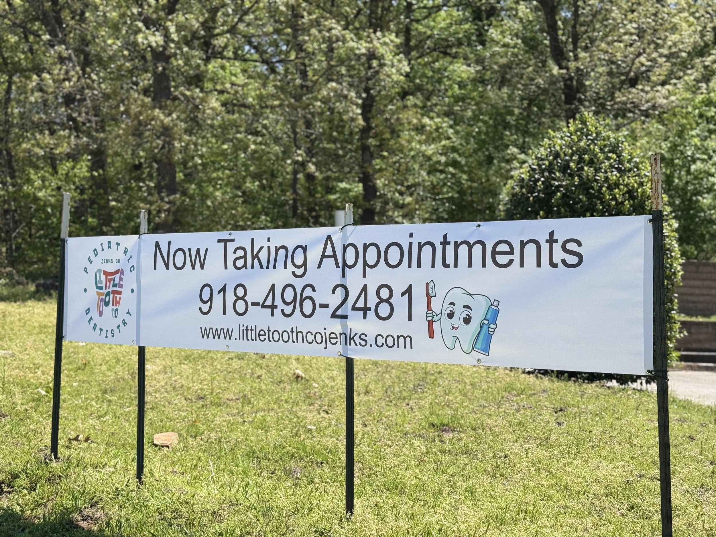 Outdoor banner for pediatric dentist