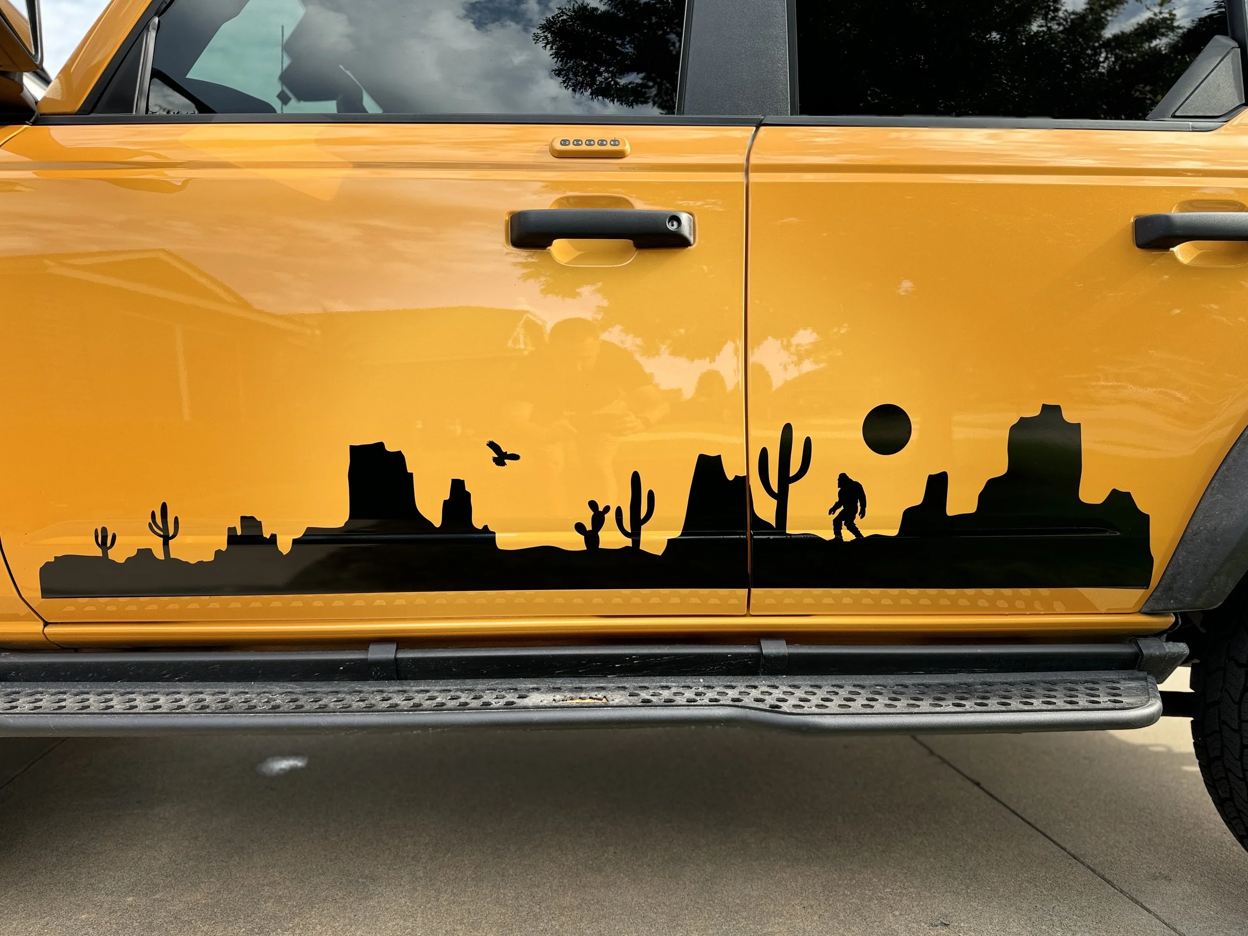 Southwest style graphics on Ford Bronco