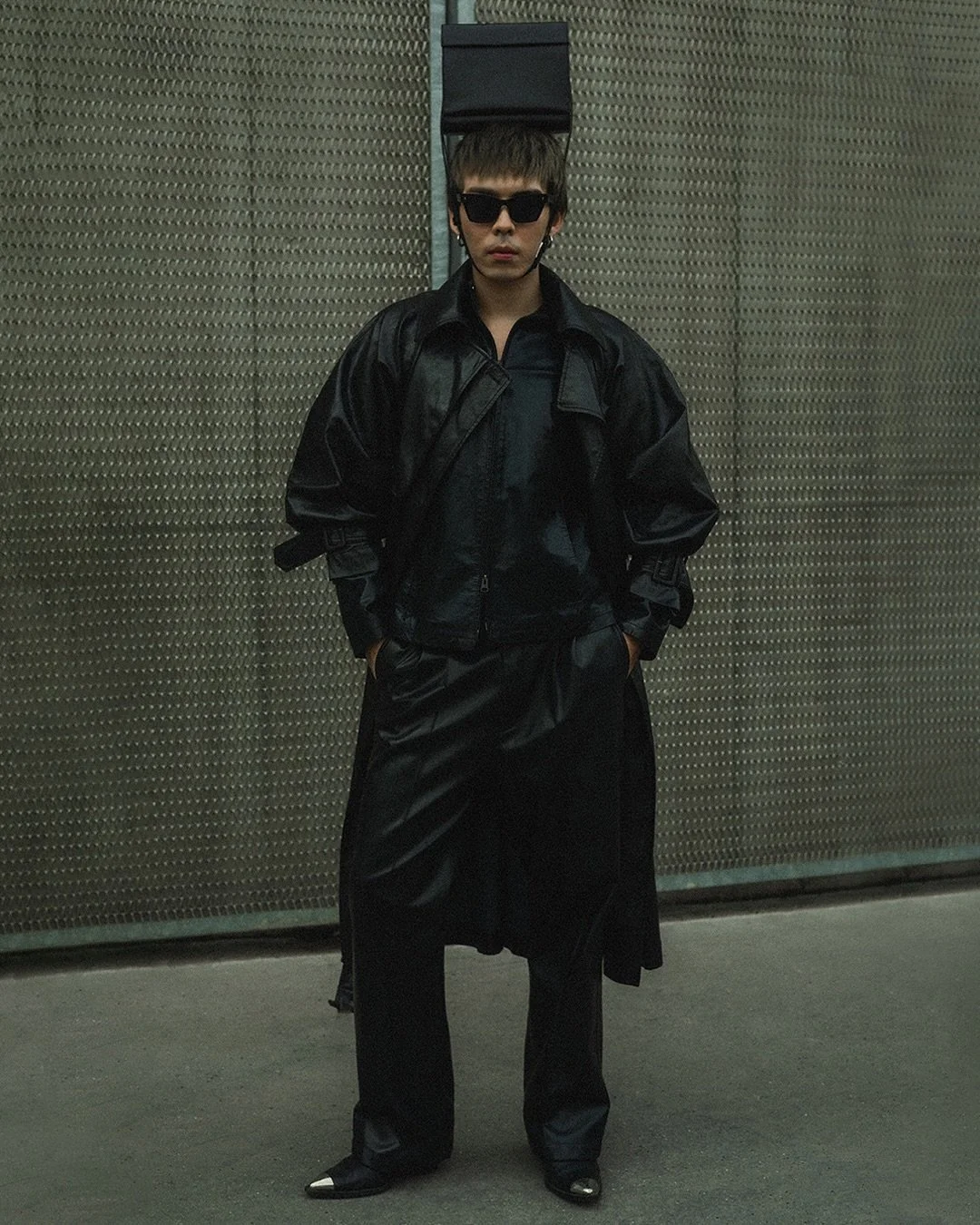 I can&rsquo;t take @godi.uk out of my head, literally. Creative styling with my new favorite and timeless bag from @godi.uk 🖤 

Outfit details
@godi.uk christy mini shoulder bag 
@hm sunglasses 
@zara faux leather trench coat 
@vintage black leather