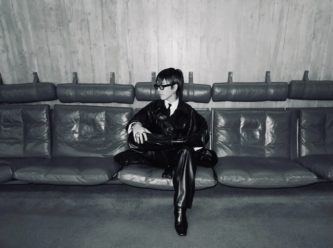 All leather on my dream couch that I didn&rsquo;t know I needed at home, soon to be purchased. I don&rsquo;t know about you guys, but something about the Brazilian modernism from the 60s will always have a place in my heart and that&rsquo;s how I env