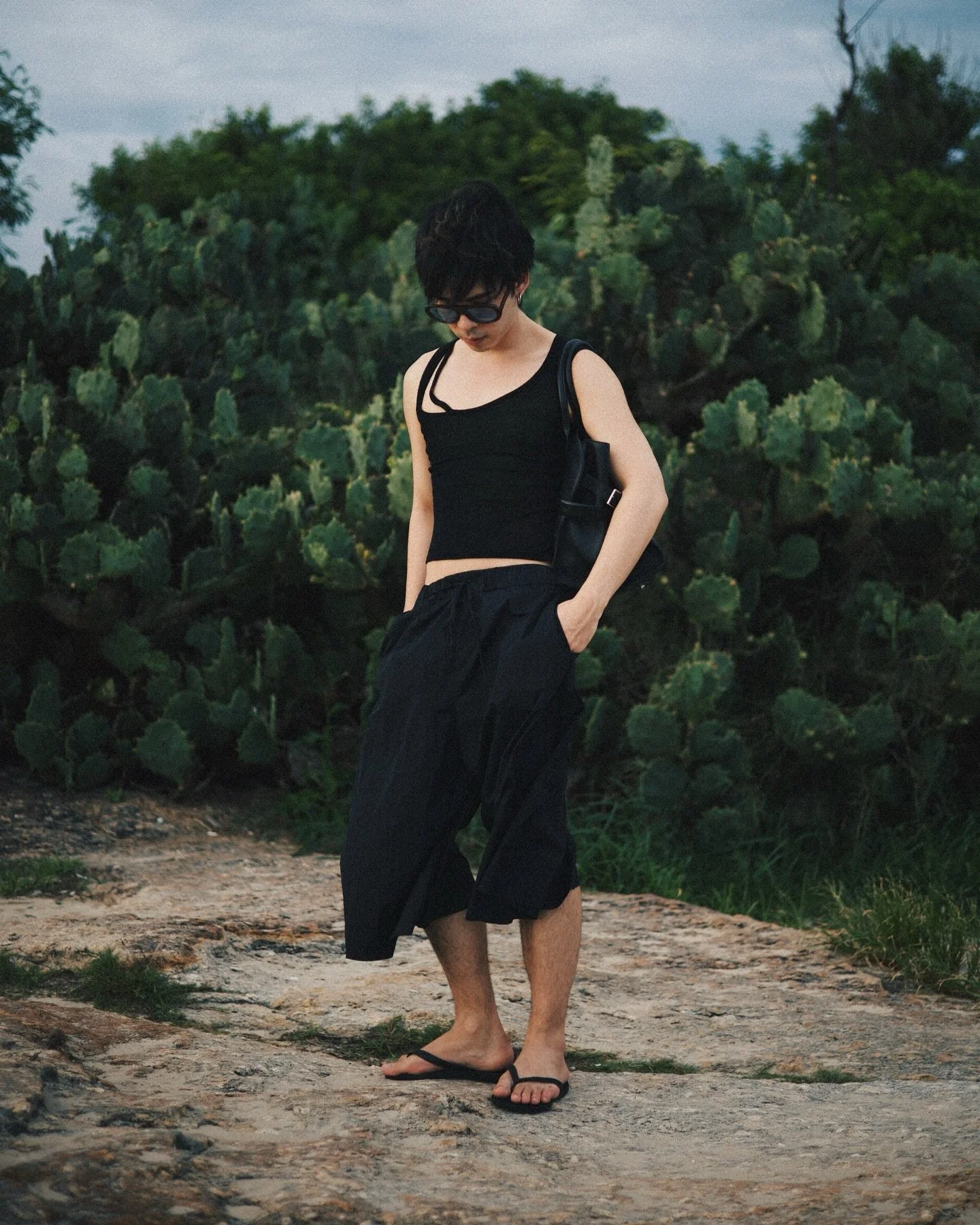 Living my Brazilian fantasy while being Brazilian myself, because after 7 years without stepping on Brazilian soil, I almost feel like a foreigner, but good to be back. Good to be home 🇧🇷🌴🥥 

_
@zara top and pleated Bermudas 
@therow Margaux bag 