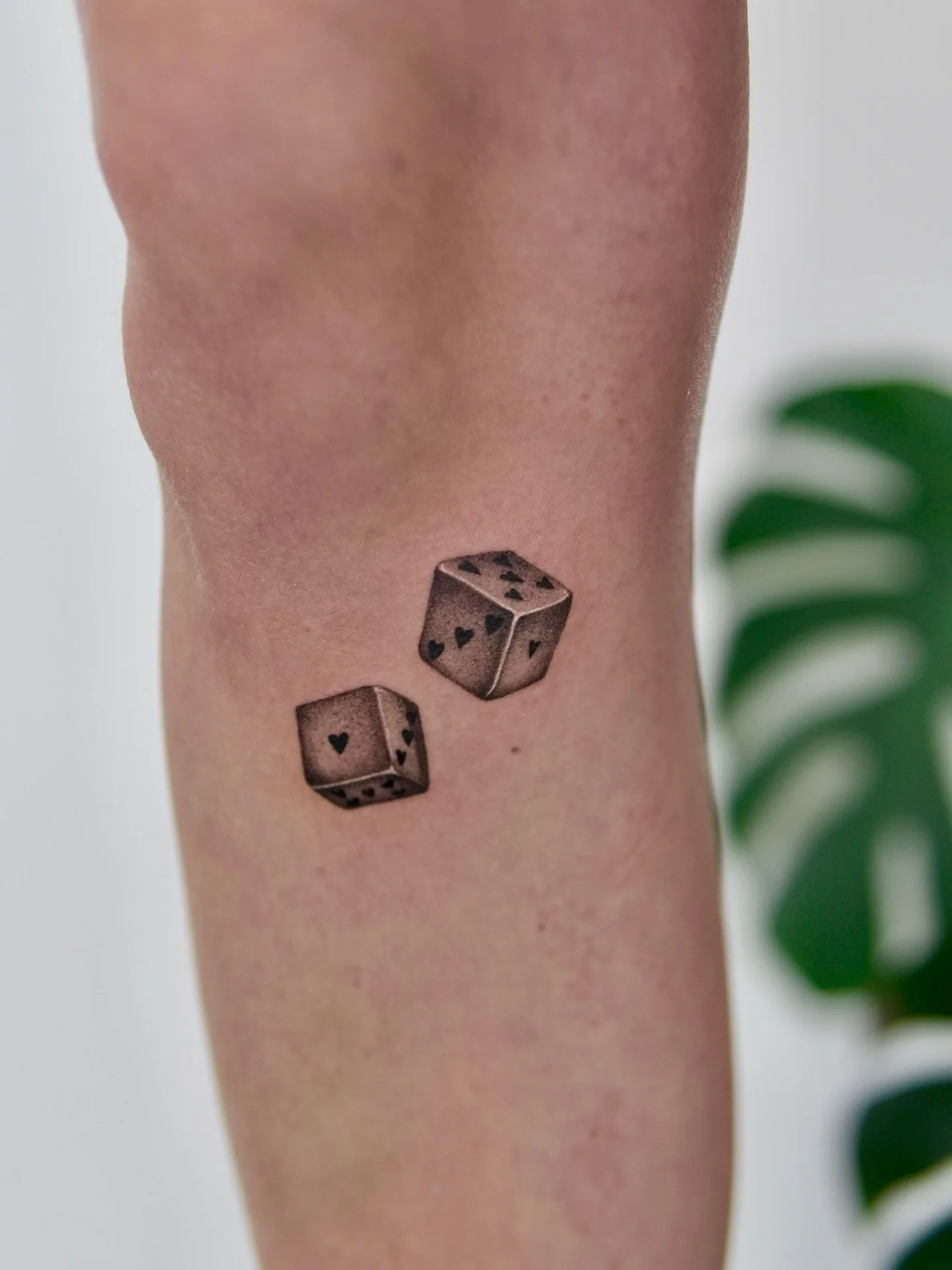 Heart dice for Cassidi to add to the Two of Hearts tattoo we did at the beginning of December. Can&rsquo;t wait to see how the soft grays settle in. 

#pnwtattoo #seattletattoo #dicetattoo #washingtontattoo #finelinetattoos