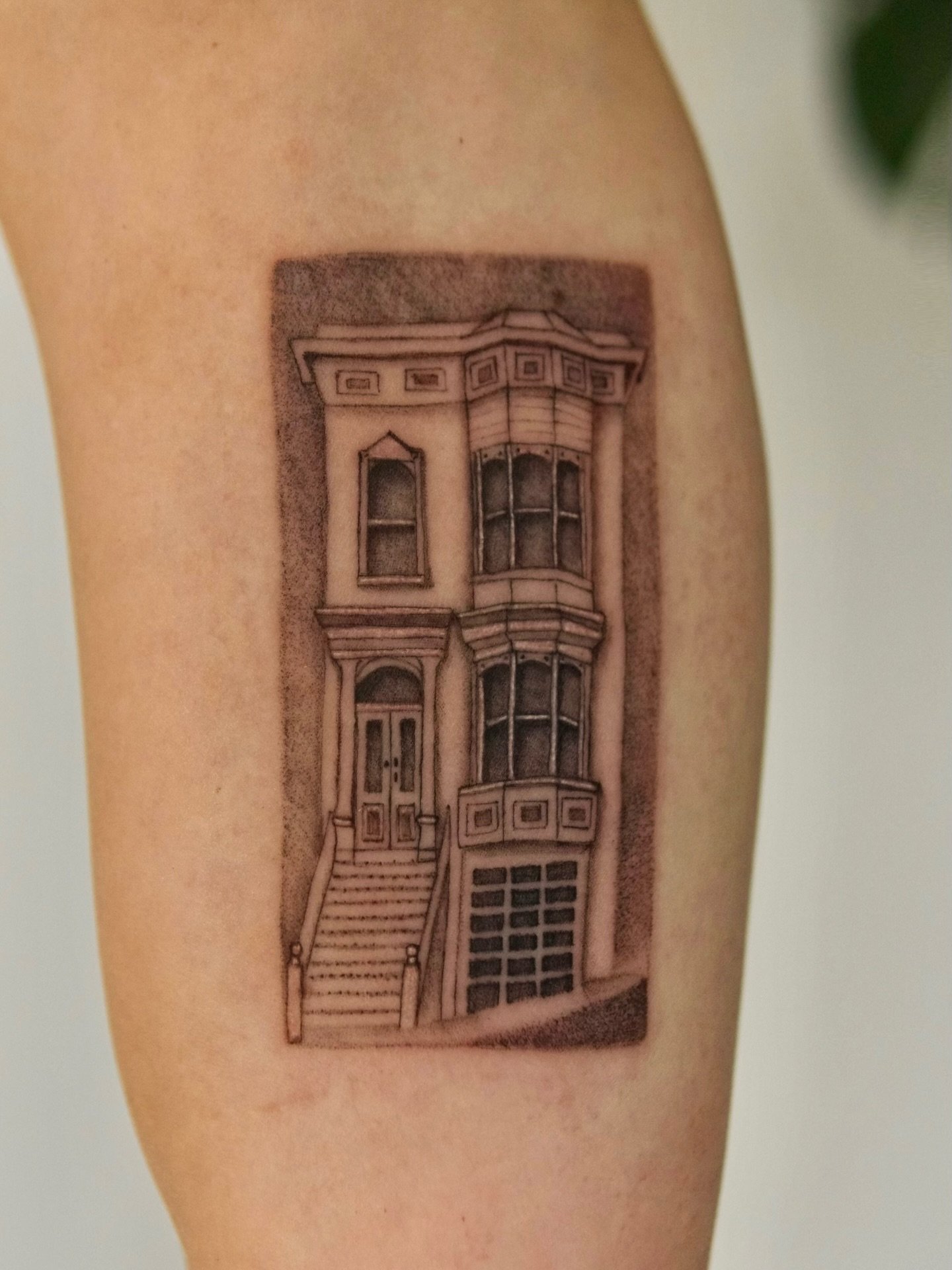 San Francisco row house for Sarah to always remind her of her childhood. 

#pnwtattoo #seattletattoo #housetattoo#washingtontattoo #finelinetattoos