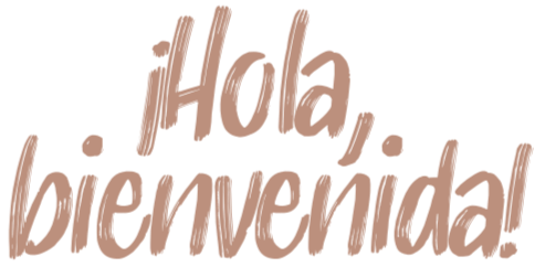 Texto que dice 'Hola, bienvenida!' en letras grandes y en color marrón claro.