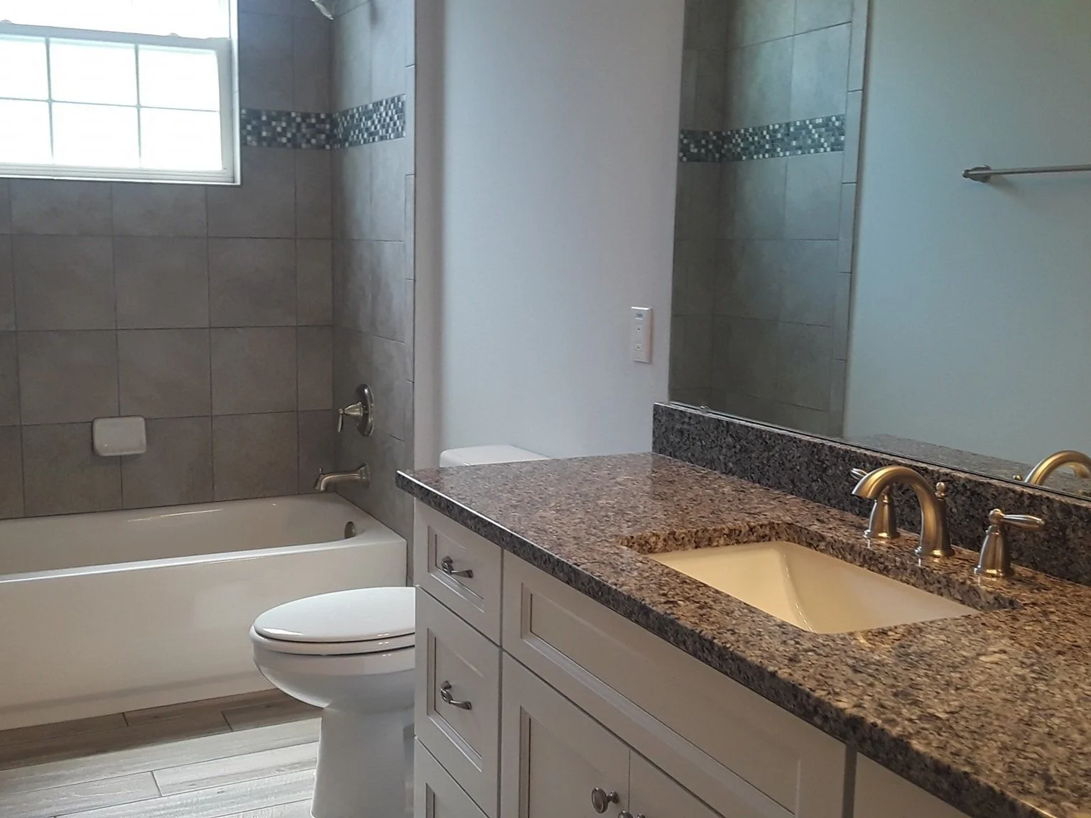 bathroom3.jpg