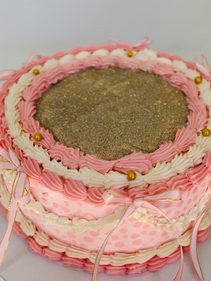 #cakeeverafter #customcakes #Weddingcake #cakeclass #bostonbakery