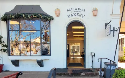 photo of a bakery window cleaning job