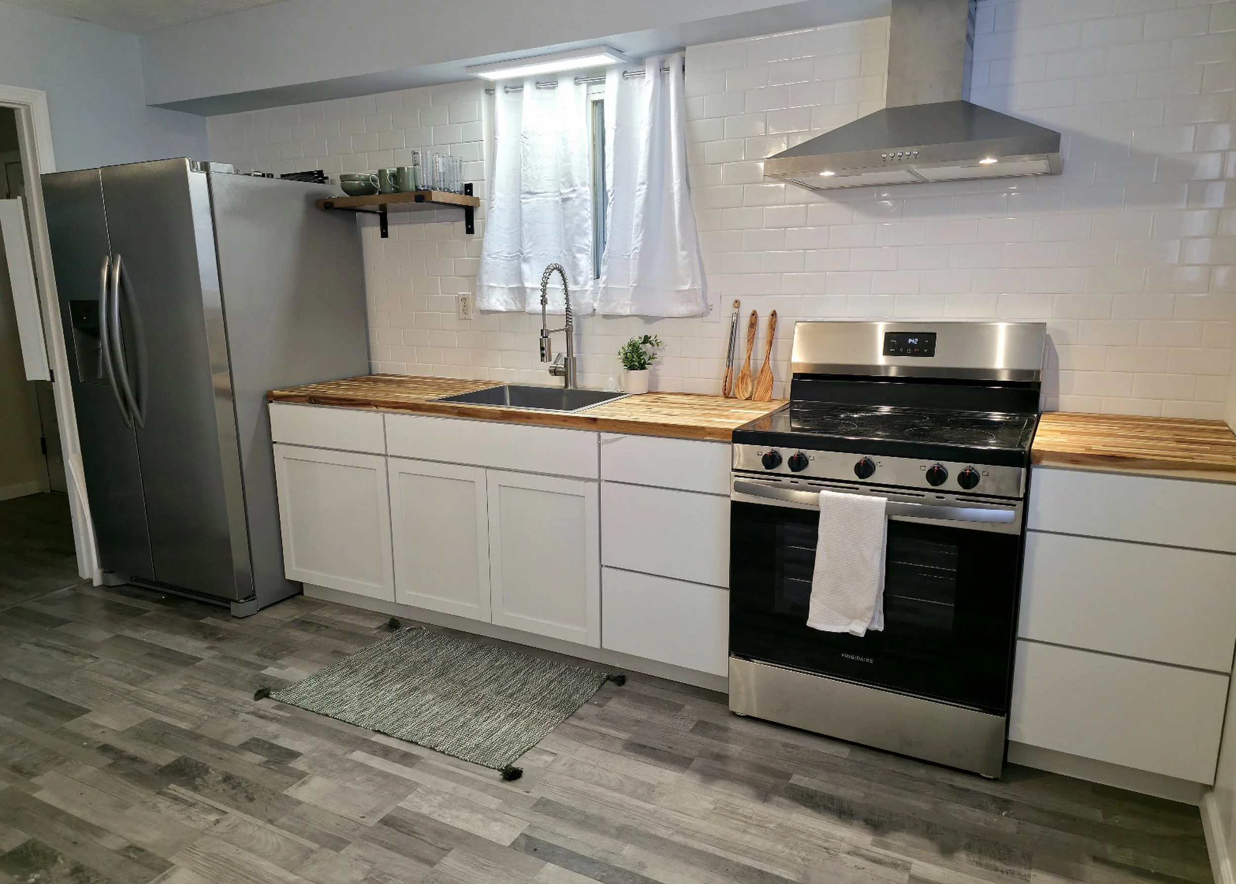 Kitchen2.jpg