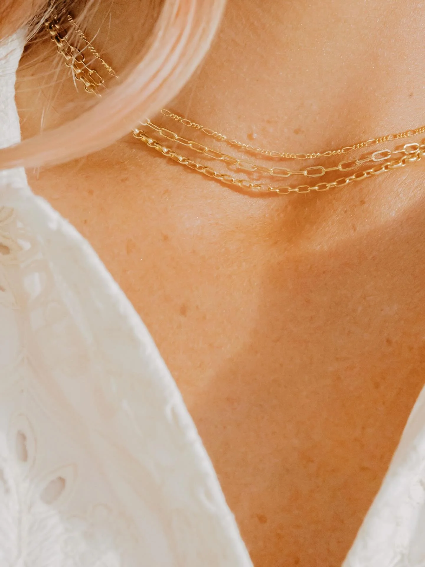 Local businesses, I will be launching a Mothers Day contest that will include (hopefully) a gift basket of goodies and a pampered experience from Rosie Ruth Permanent Jewelry. If you would like to donate something to this basket, please write a comme