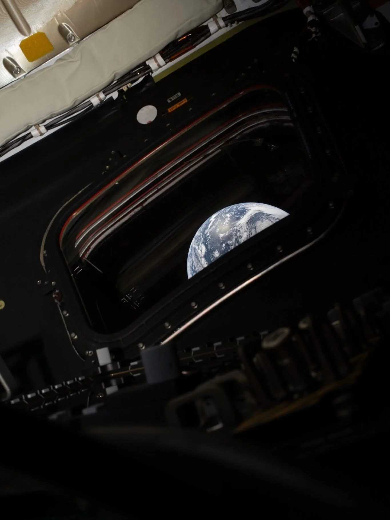 The photos any photographer on this earth is dreaming to take one day&hellip; Have a great journey, Artemis II crew, and keep sending incredible photos. 👩&zwj;🚀🧑🏾&zwj;🚀👨🏻&zwj;🚀👨&zwj;🚀 @nasa @nasaartemis