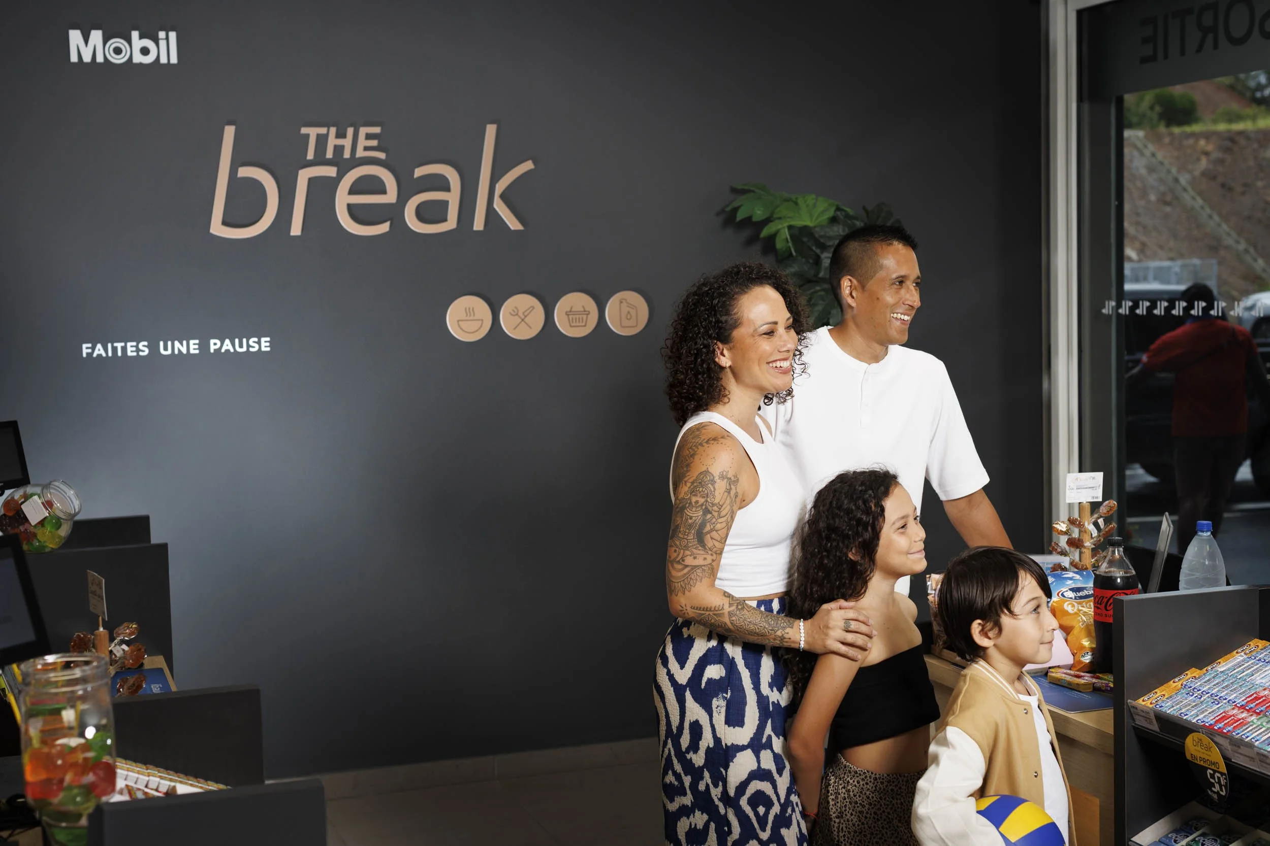 Mobil Magenta 687.jpg