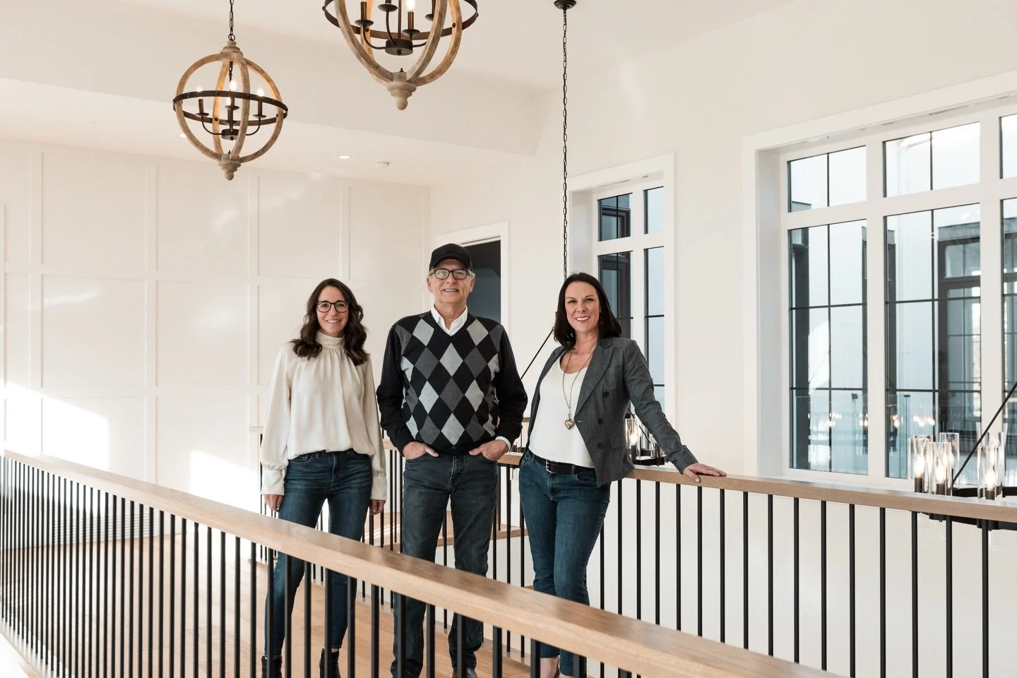 Just a few of our faves from our shoot with @foothills_realestate_media 😍 If you need media&hellip; trust us, they&rsquo;re the best. 

Which one do like best? 

#realtorstyle #photoshoot #yycliving #calgaryhomes