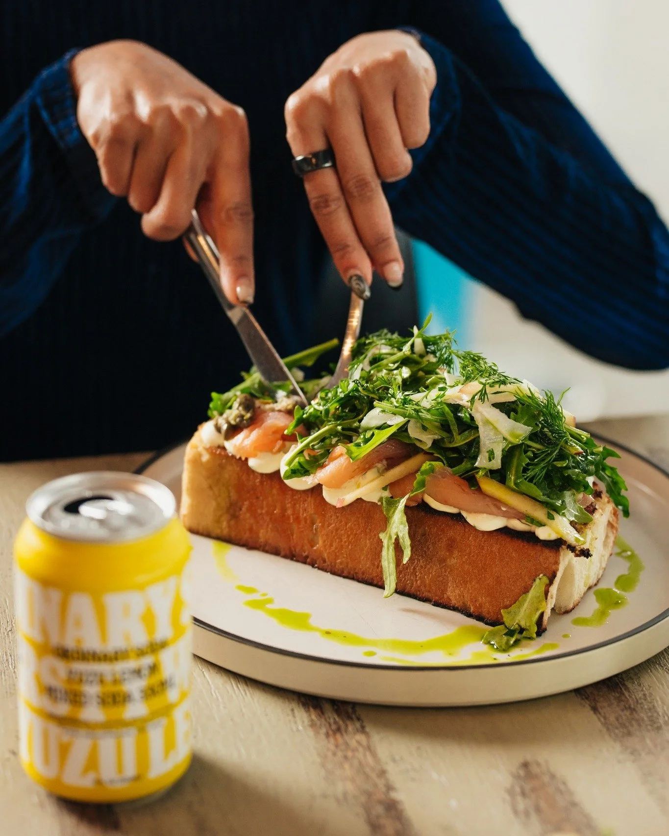 Crisp greens, smoked salmon, and all the good stuff stacked just right — simple, but never boring 🥂
#melbournecoffee #melbournecafe #melbournebrunch #drinkmelbourne #sandringham
