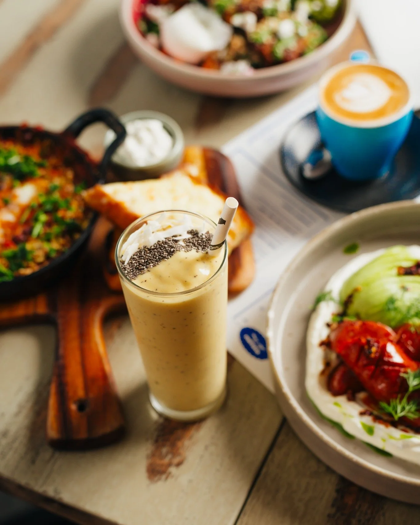 Fresh fruit, ice-cold blends, and a whole lot of sunshine in every sip ☀
#melbournedrinks #melbournecafe #melbournebrunch #drinkmelbourne #sandringham