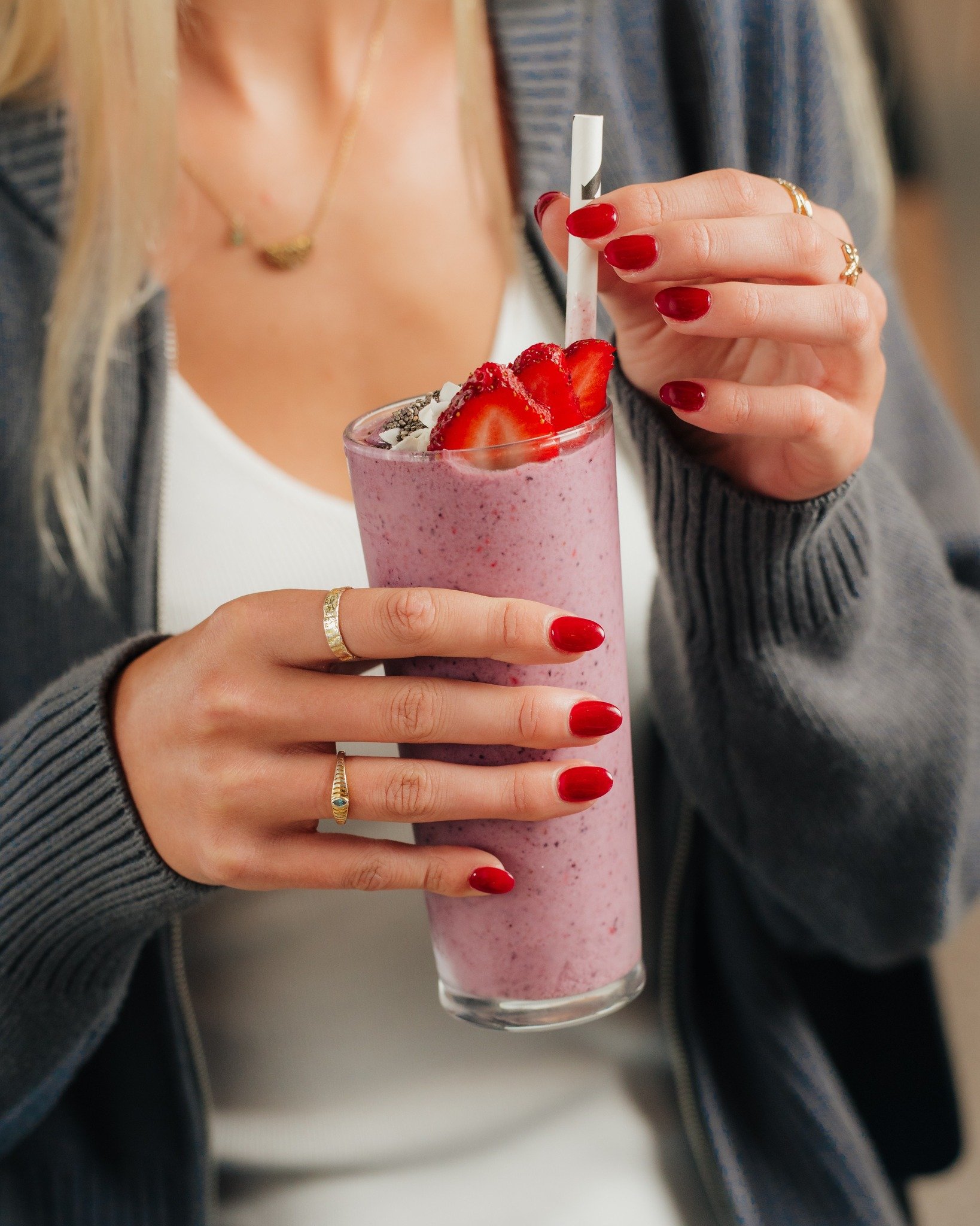 Sipping our way into the weekend 🍓 Nothing like a smoothie to kick it off.

#melbournedrinks #melbournecafe #melbournebrunch #drinkmelbourne #sandringham
