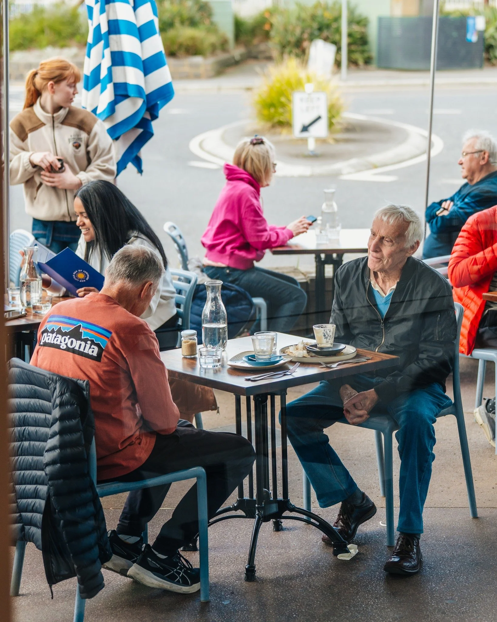 Midweek catch-ups, a table for two, and time to sit without rushing ☕️

#melbournecafe #drinkmelbourne #melbournedrink #sandringham #bayside