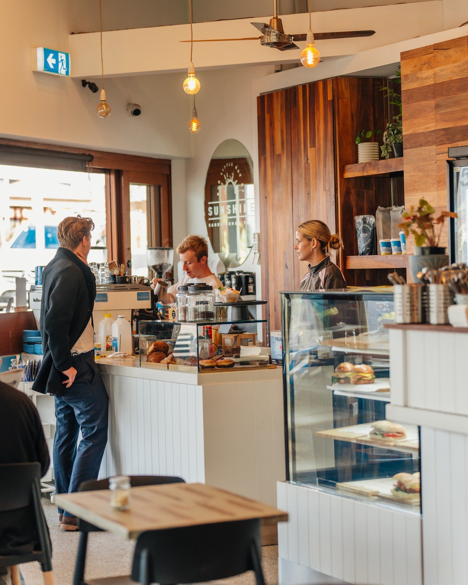 The local coffee stop where someone&rsquo;s always ordering &ldquo;the usual&rdquo; ☀️

#melbournecafe #drinkmelbourne #melbournedrink #sandringham #bayside