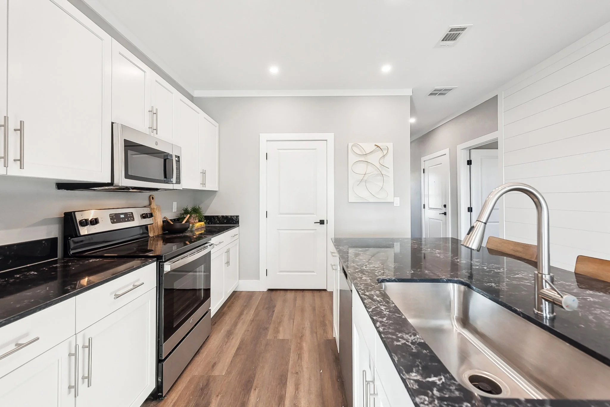 2028 Applewood Dr.-011.jpg