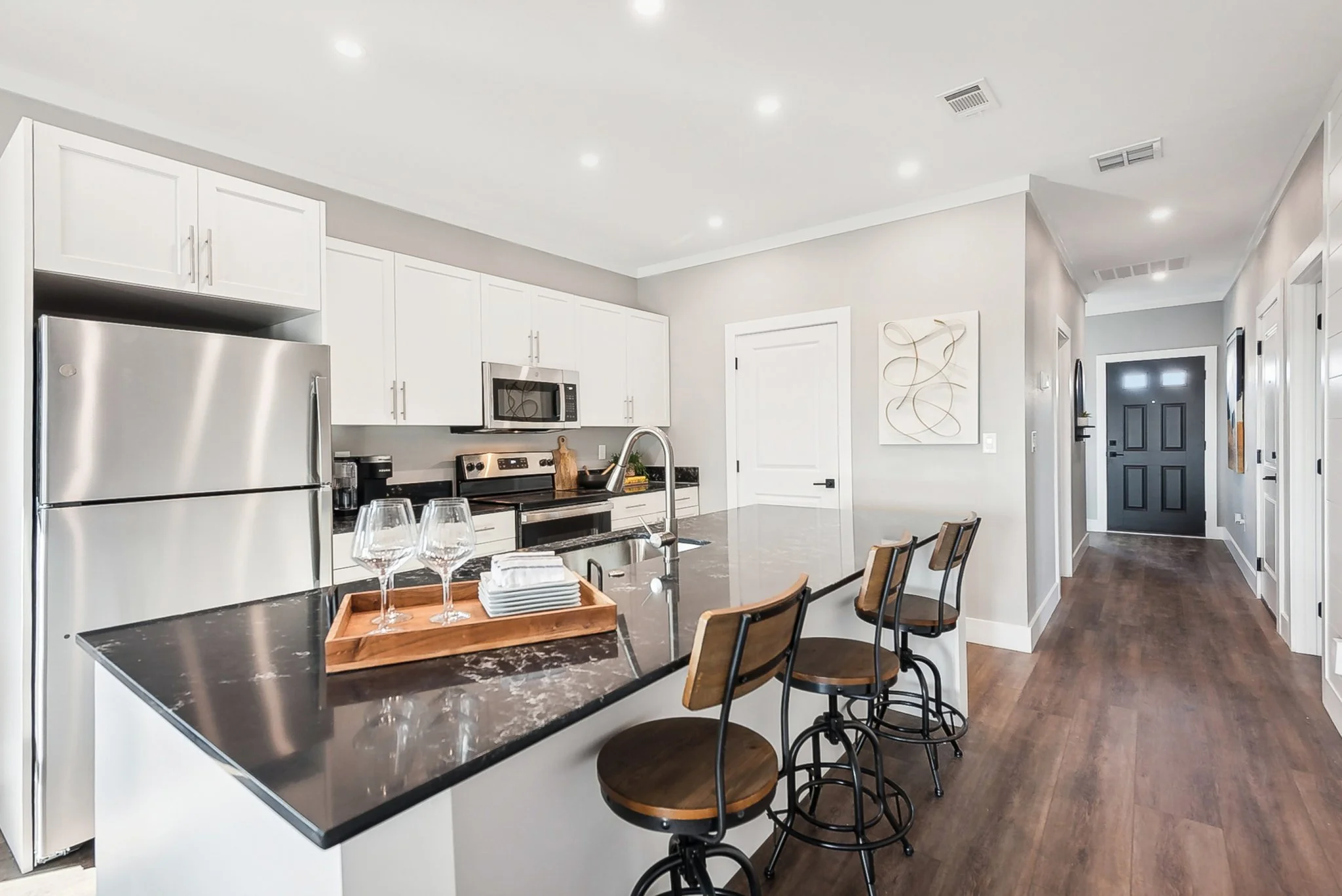 2028 Applewood Dr.-008 kitchen Entry.jpg