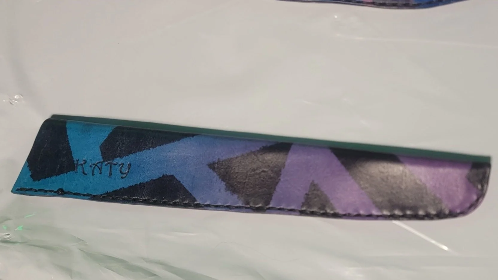 Another full-size bread knife. A blue to purple split fade, with black masking.