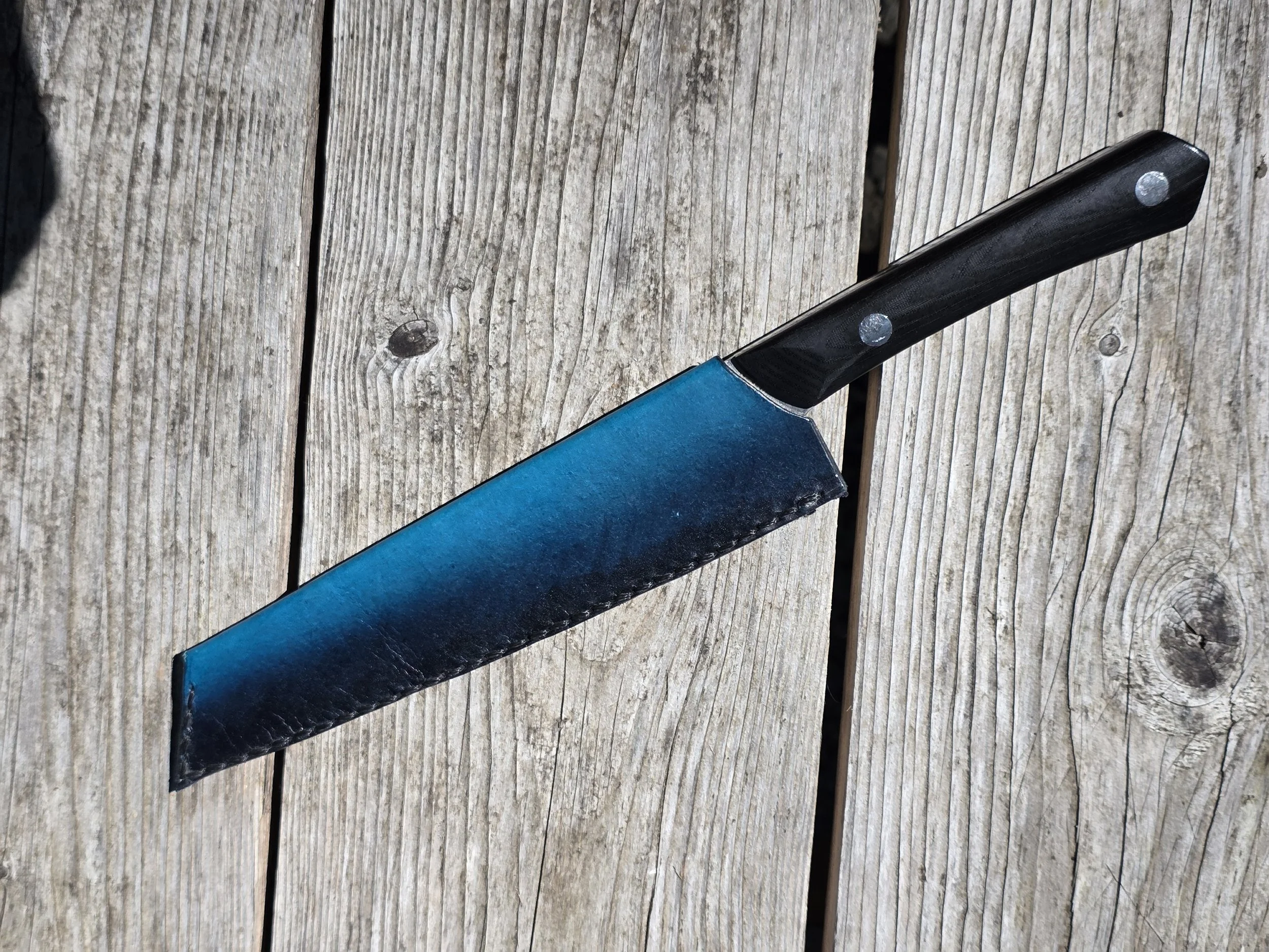 Personal Full-size horizontal fade between light blue and black.