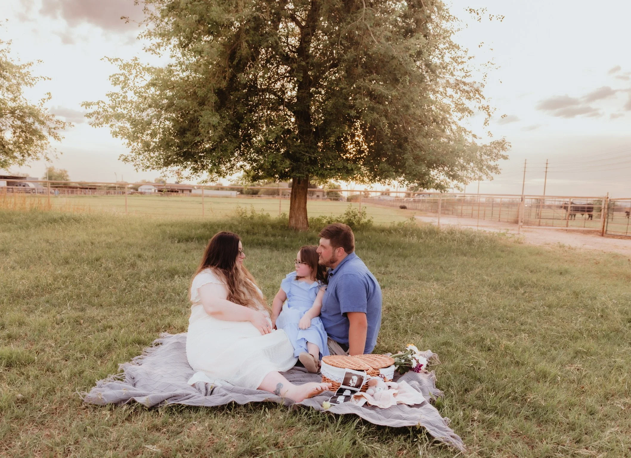 Mesa Family photographer, mesa family maternity session I'm mesa Arizona.