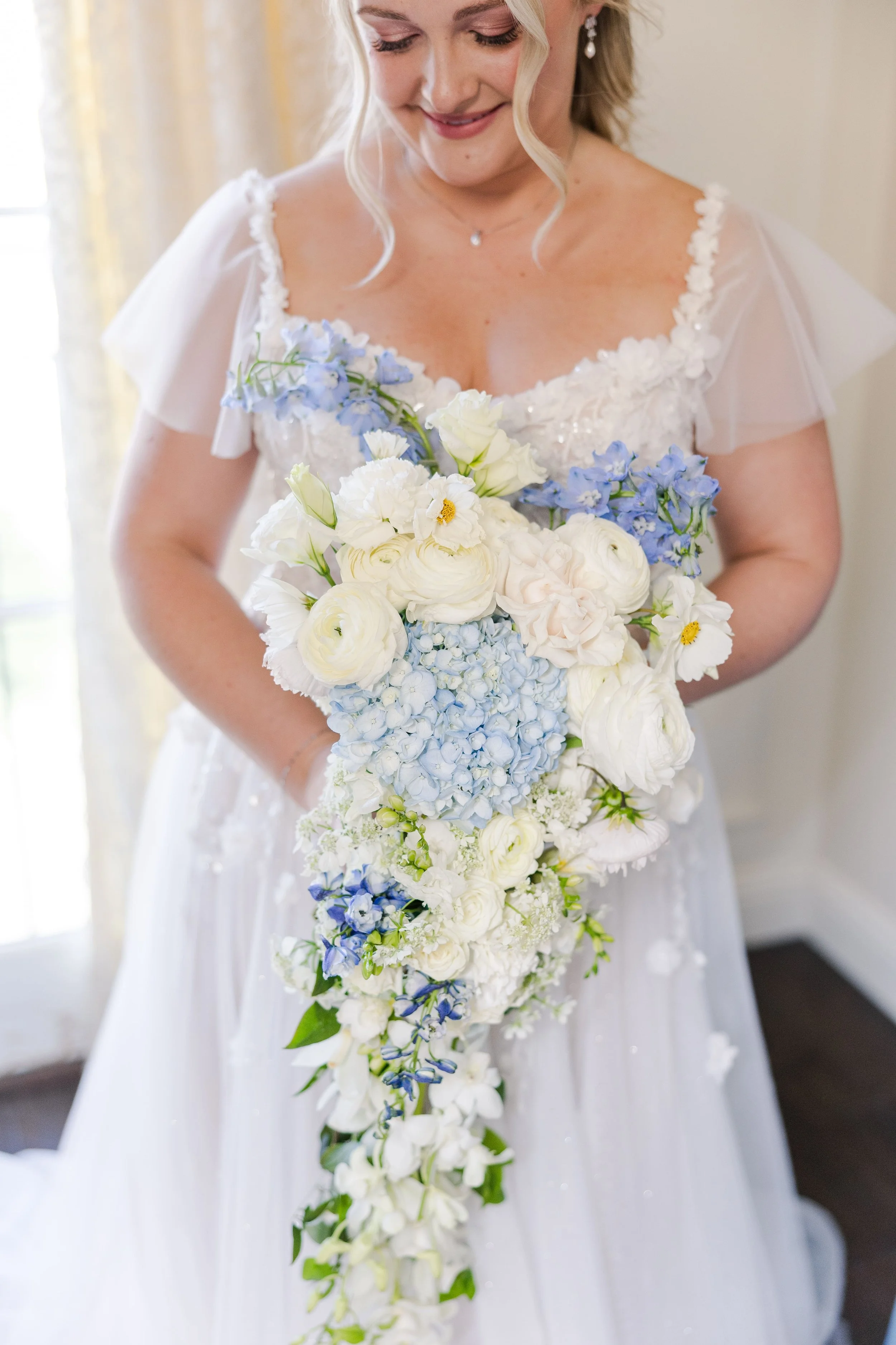 Portrait of the bride holding her flowers
