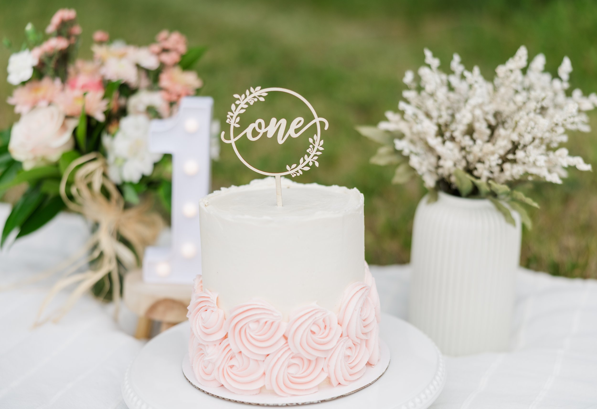 Fun & Sweet Cake Smash Session in Olds, Alberta – Camille turns One!