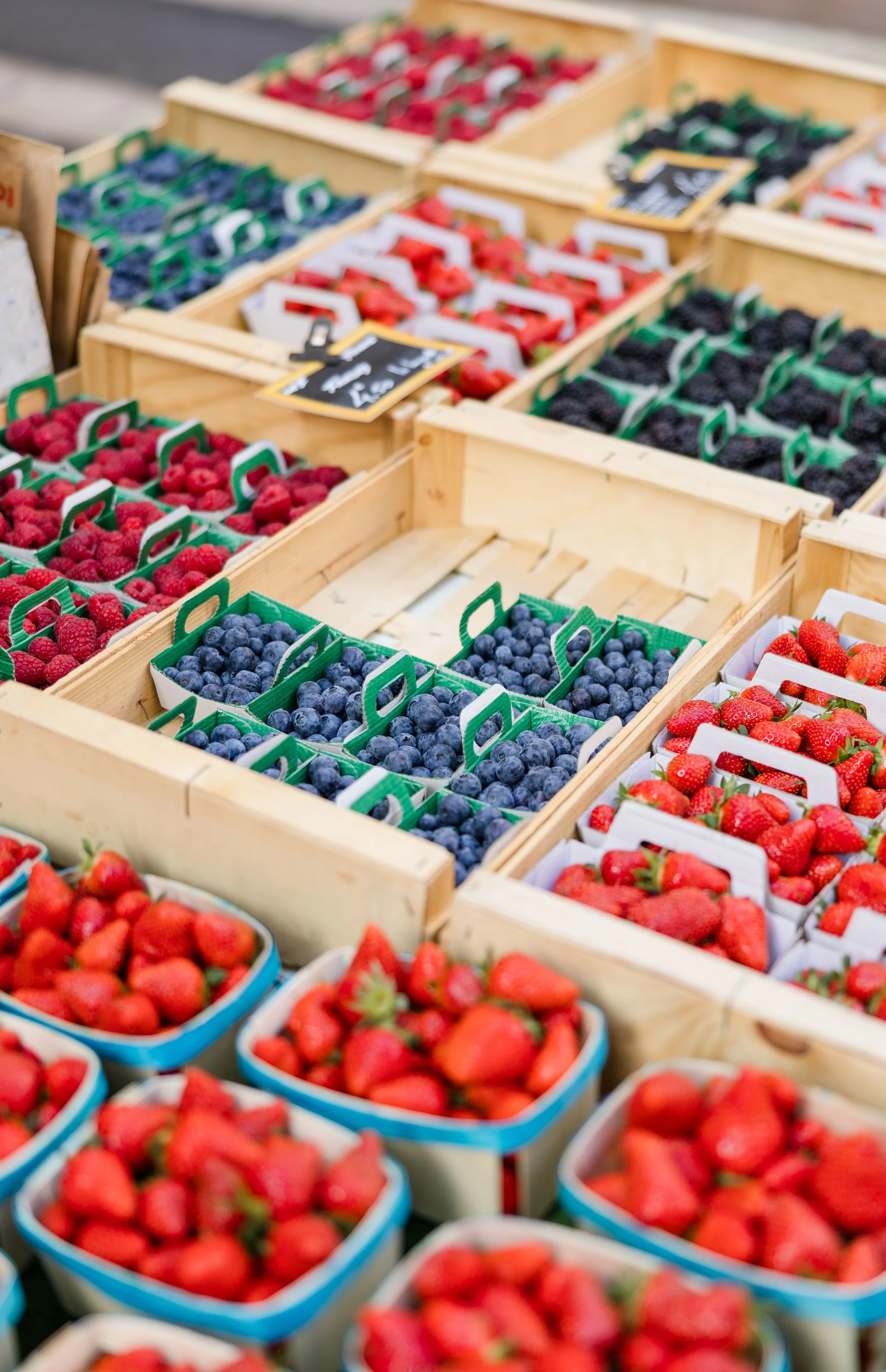 Fresh-Berries-Provencal-Market