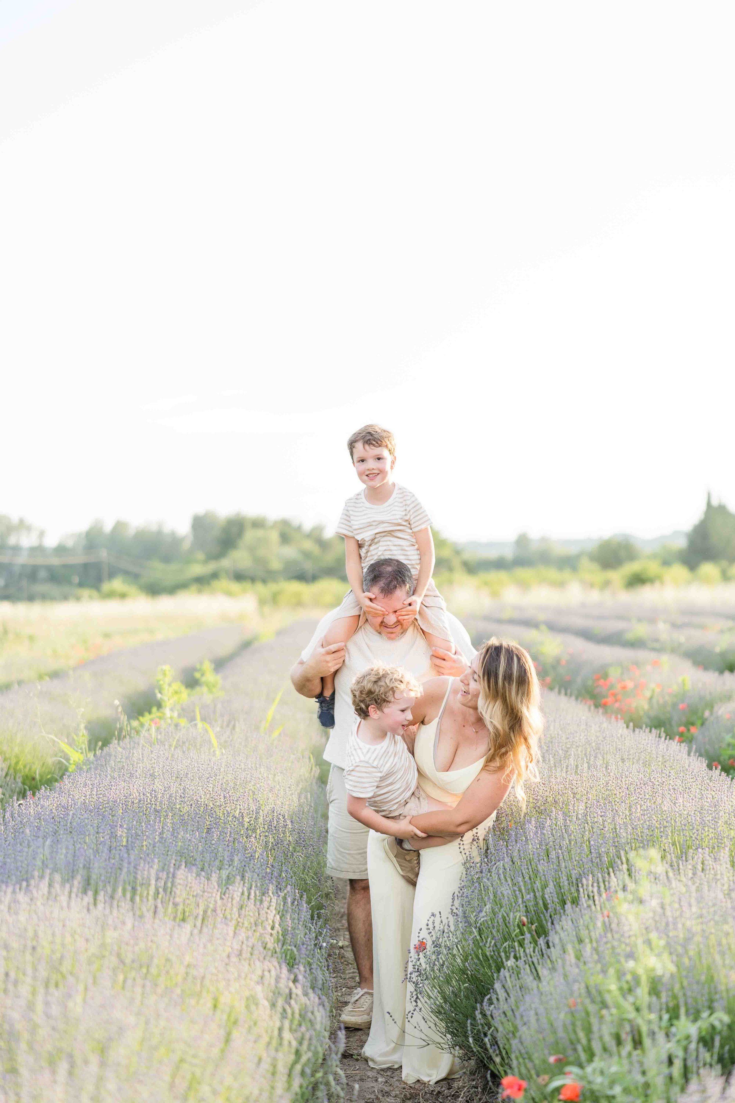 fine-art-full-family-portrait-walking-lavender-field-provence
