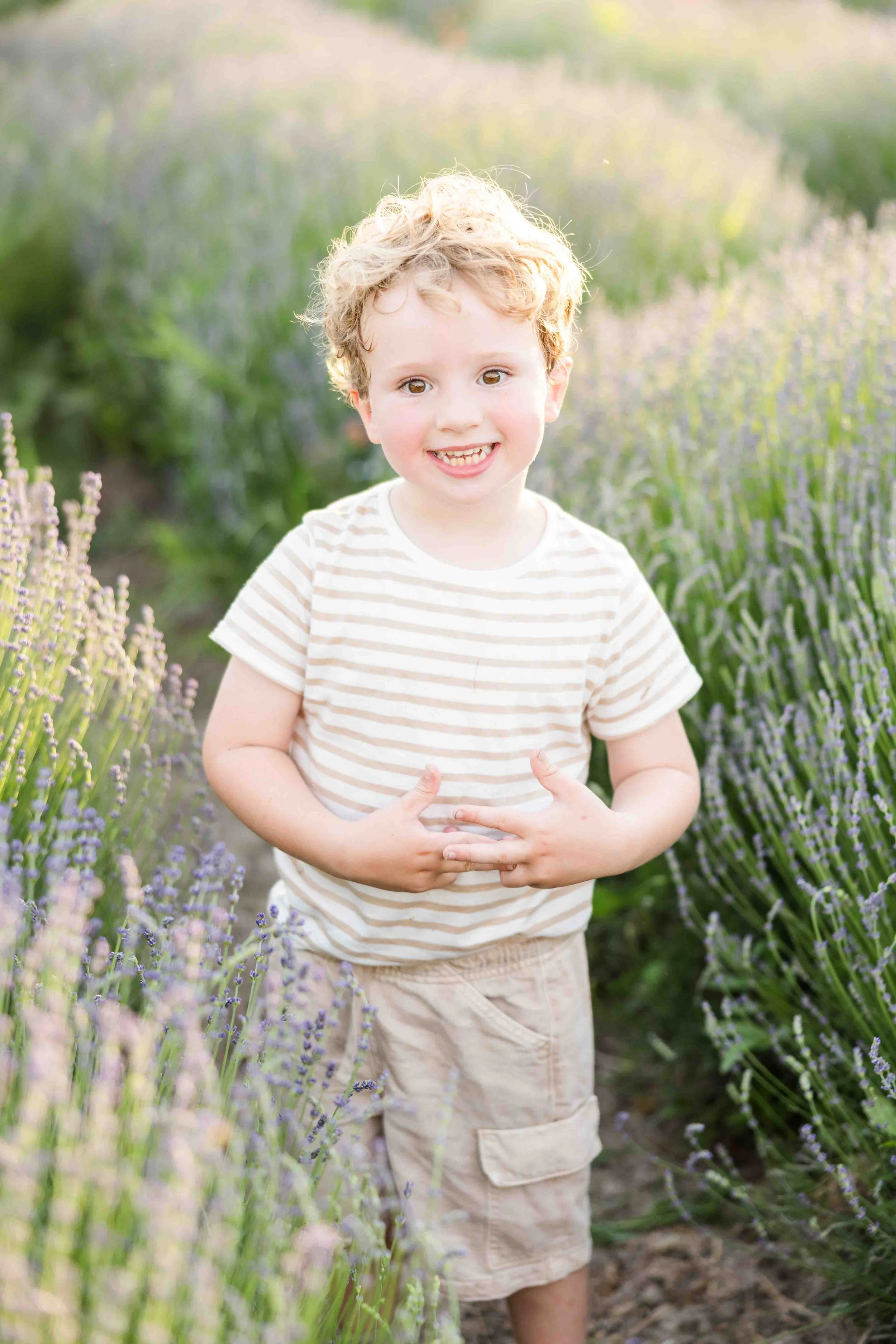 candid-child-portrait-lavender-session-provence