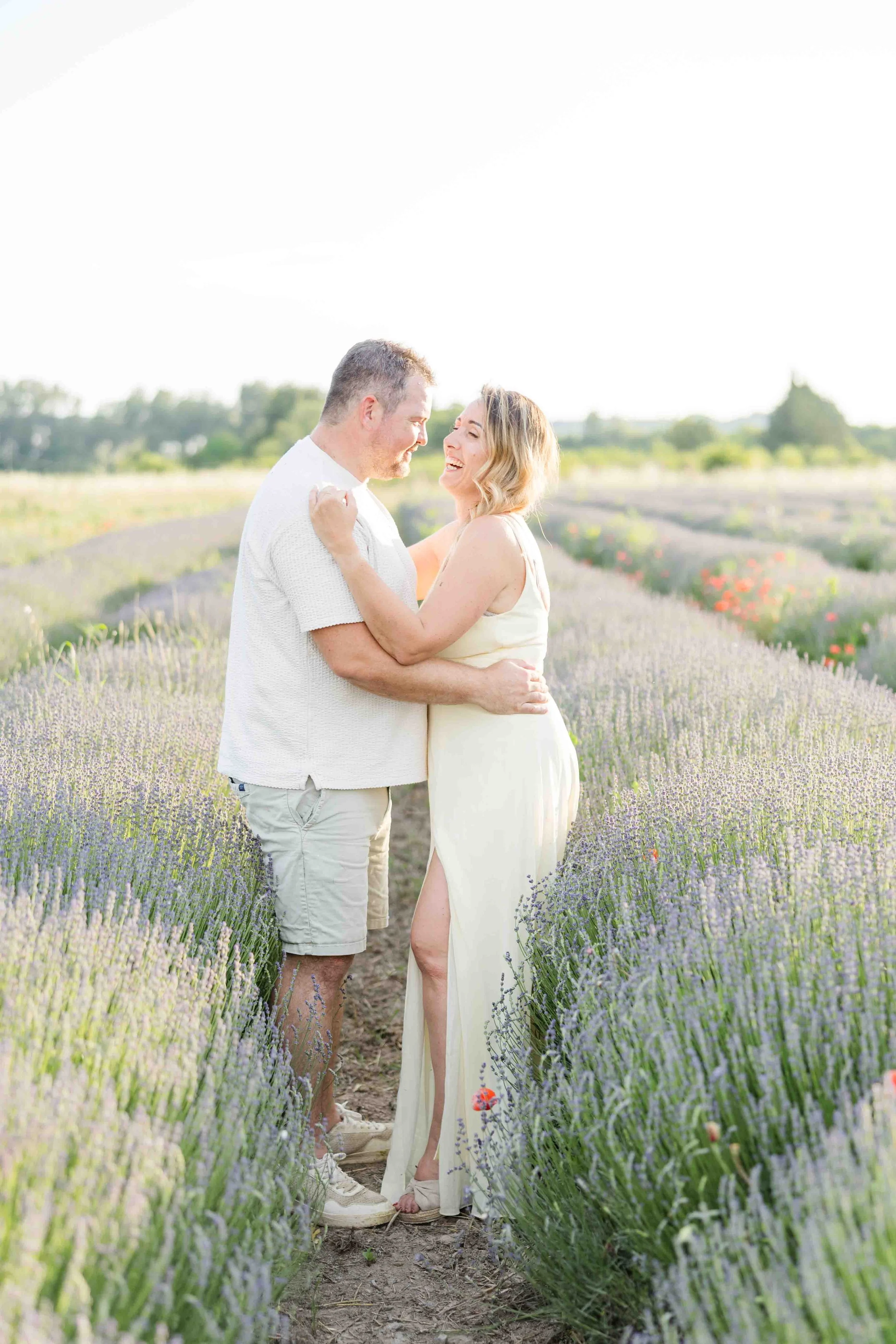 relaxed-couple-portrait-in-lavender