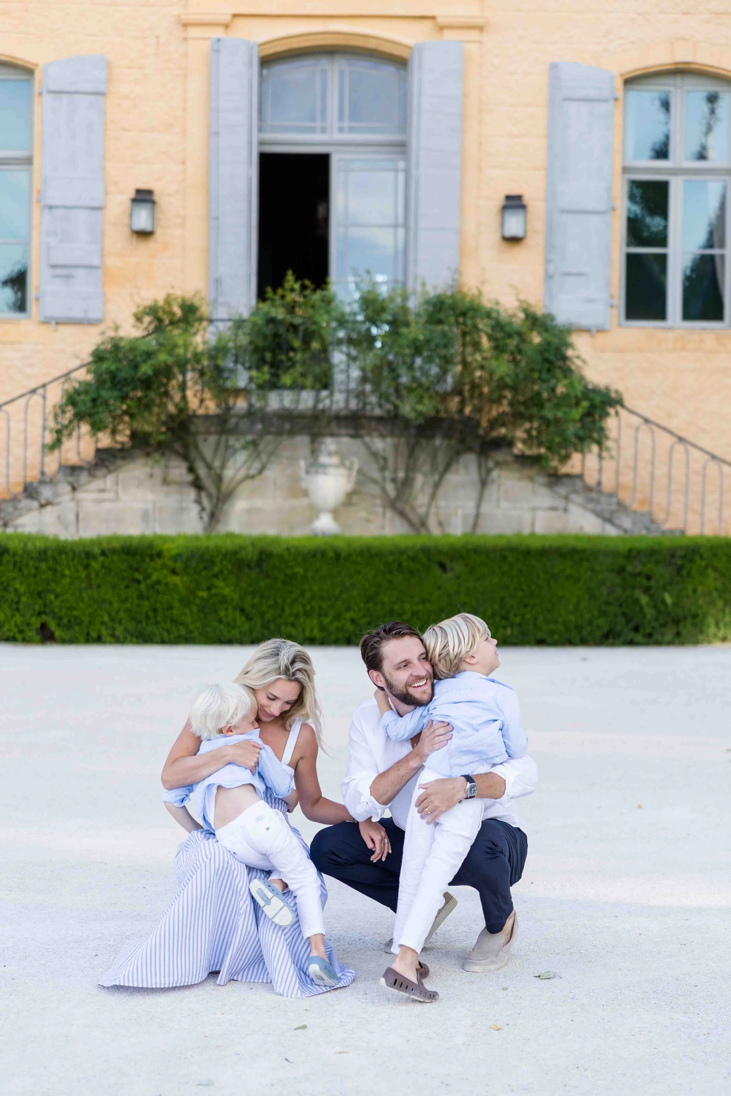 Relaxed Family Photoshoot at Château de Fonscolombe