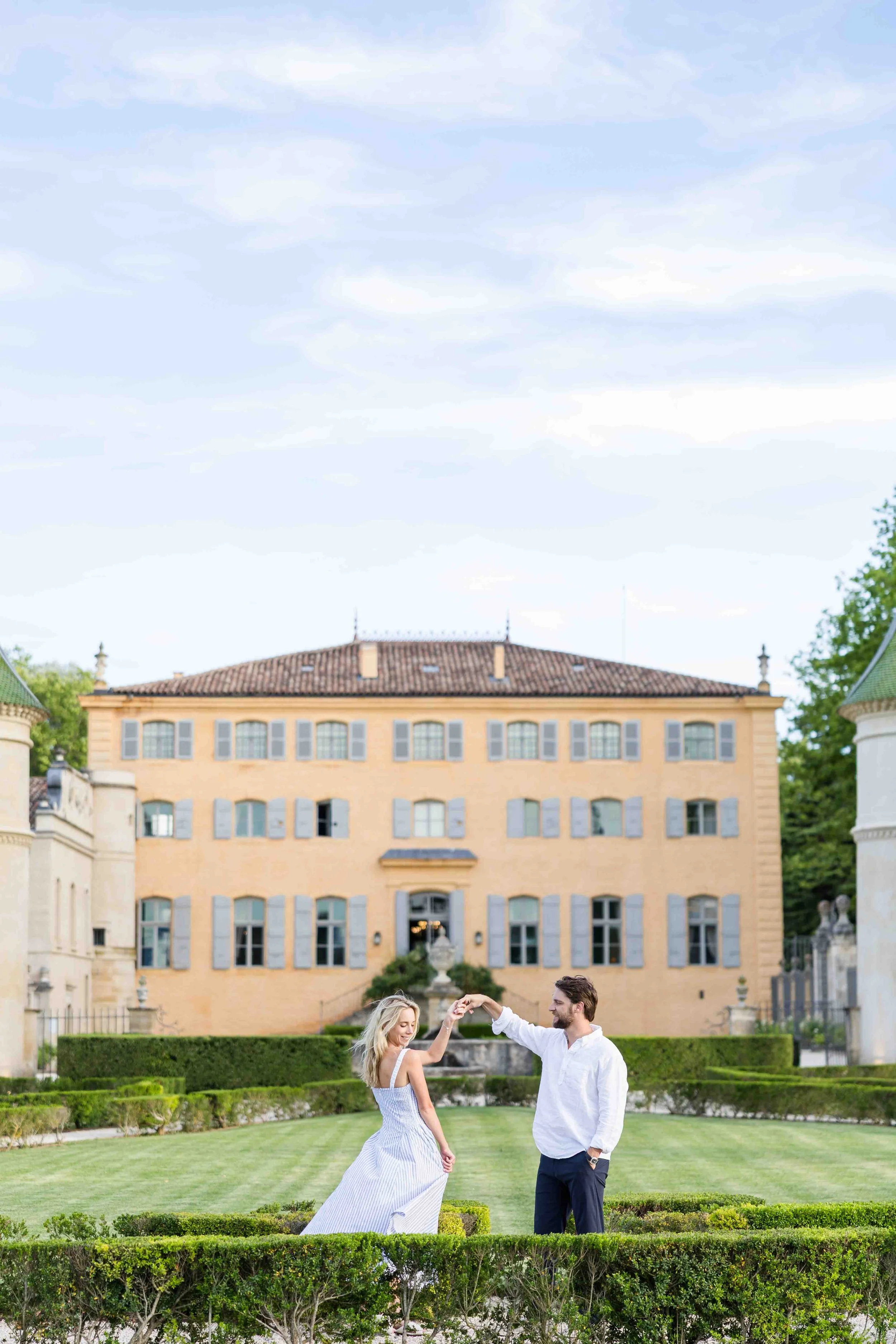 Couple Photoshoot at Château de Fonscolombe