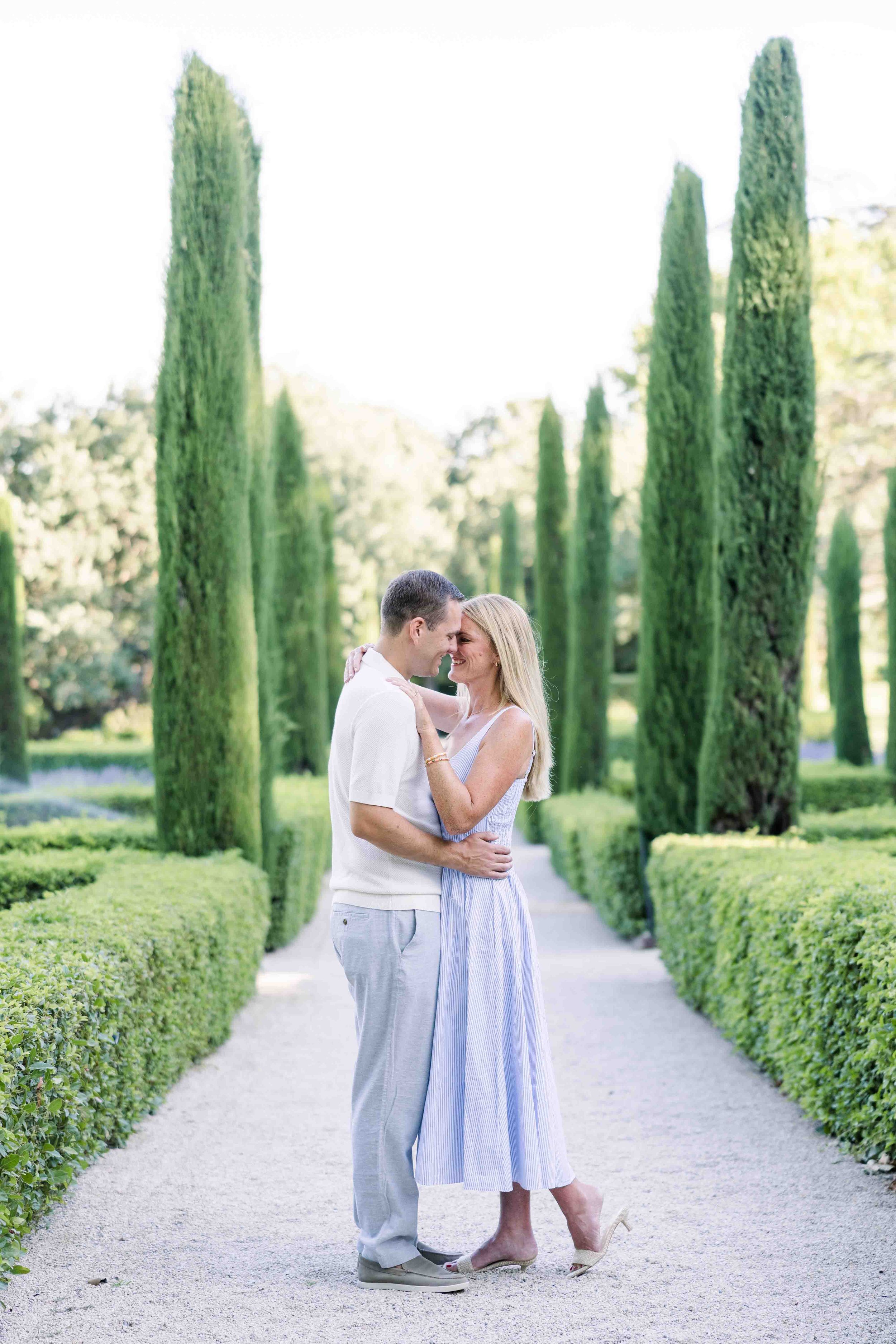 Romantic kiss in the gardens