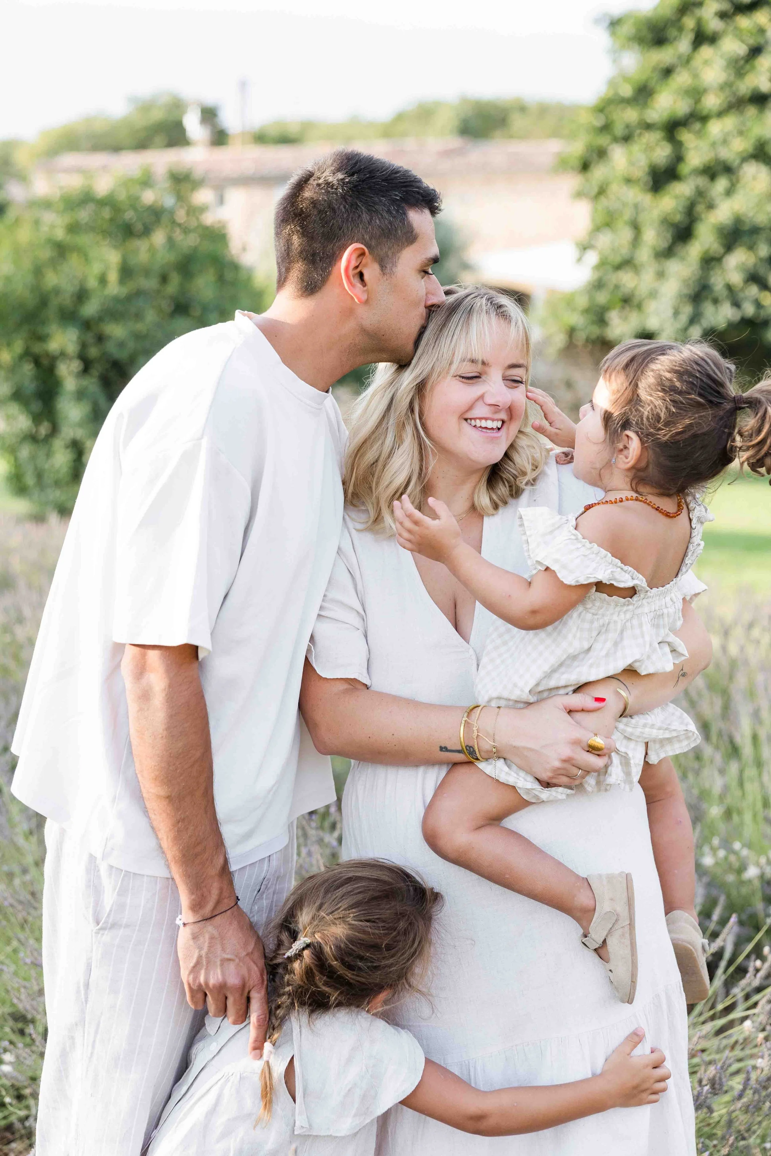  Family portraits during a Provence vacation