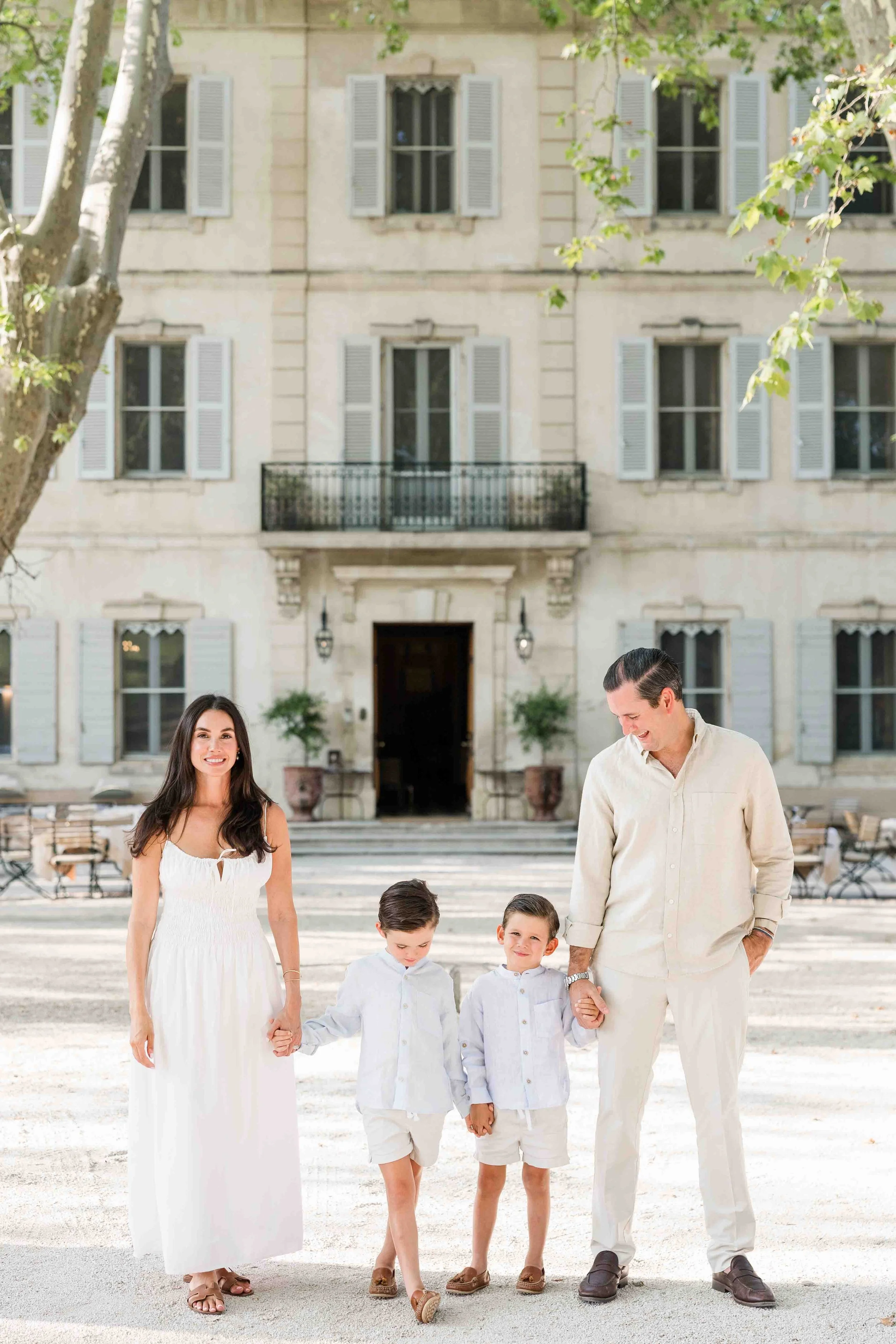 Family photos at Château des Alpilles Provence