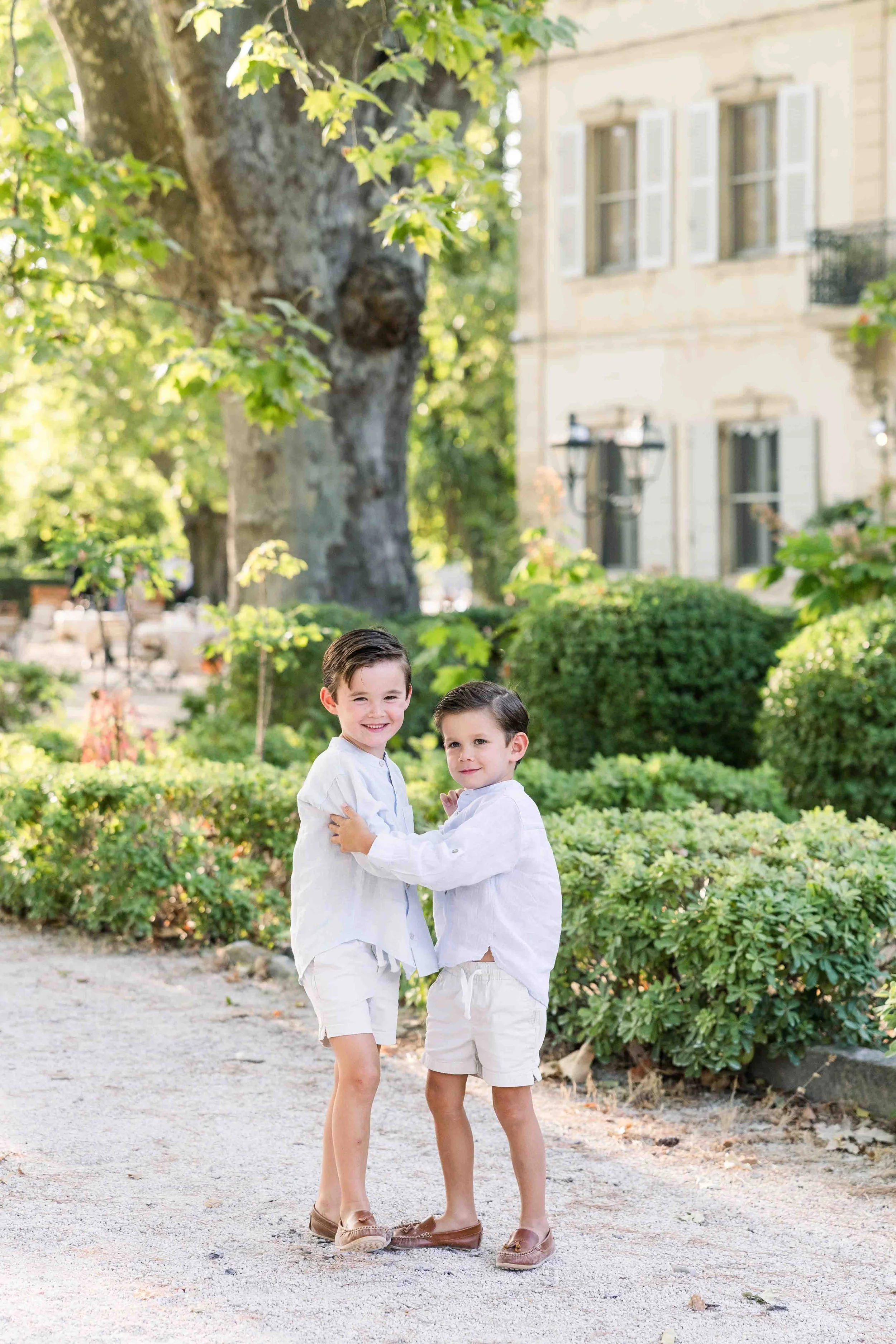 Sibling portrait session in Provence