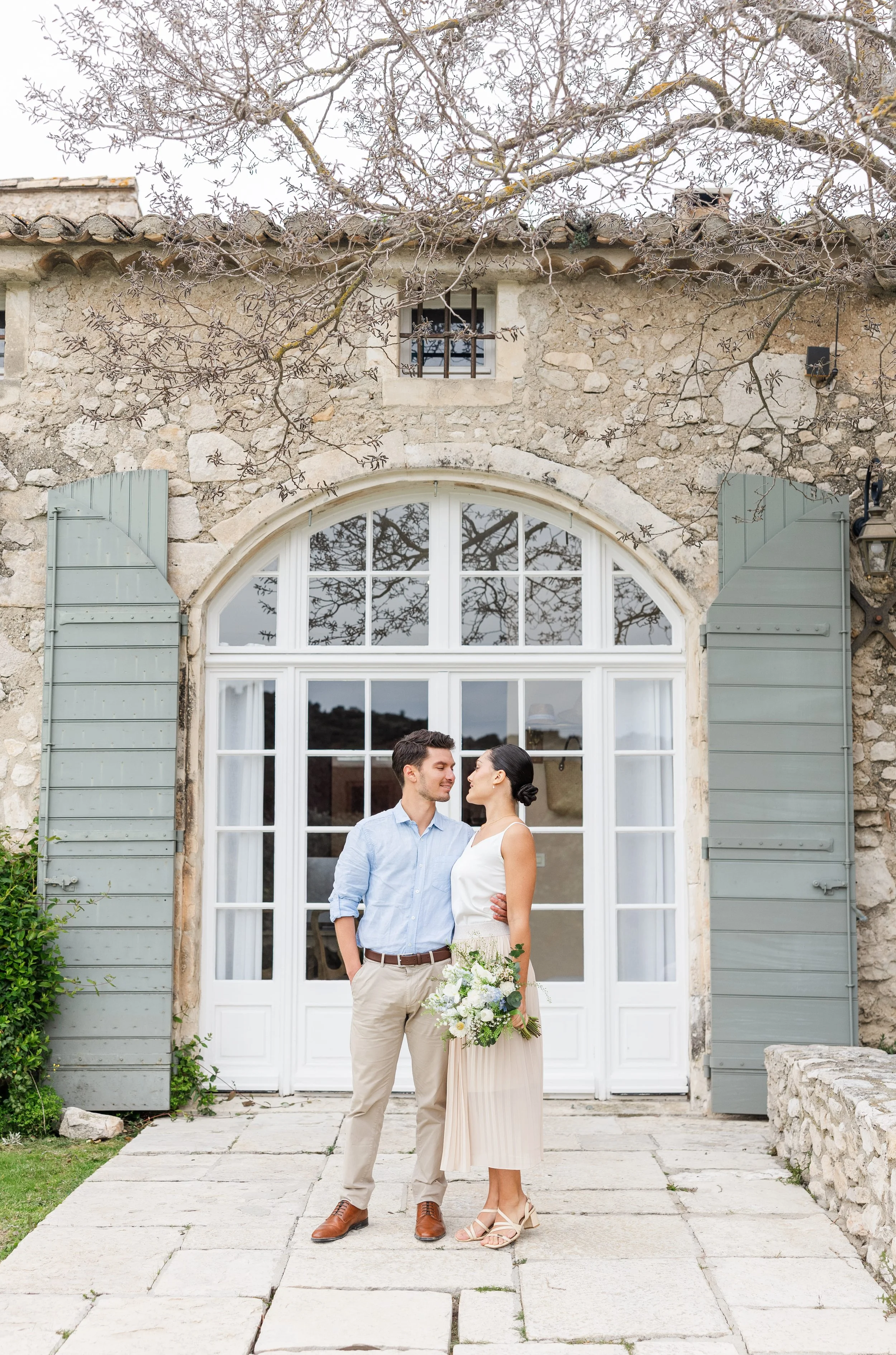 Romantic engagement couple photoshoot in Provence countryside