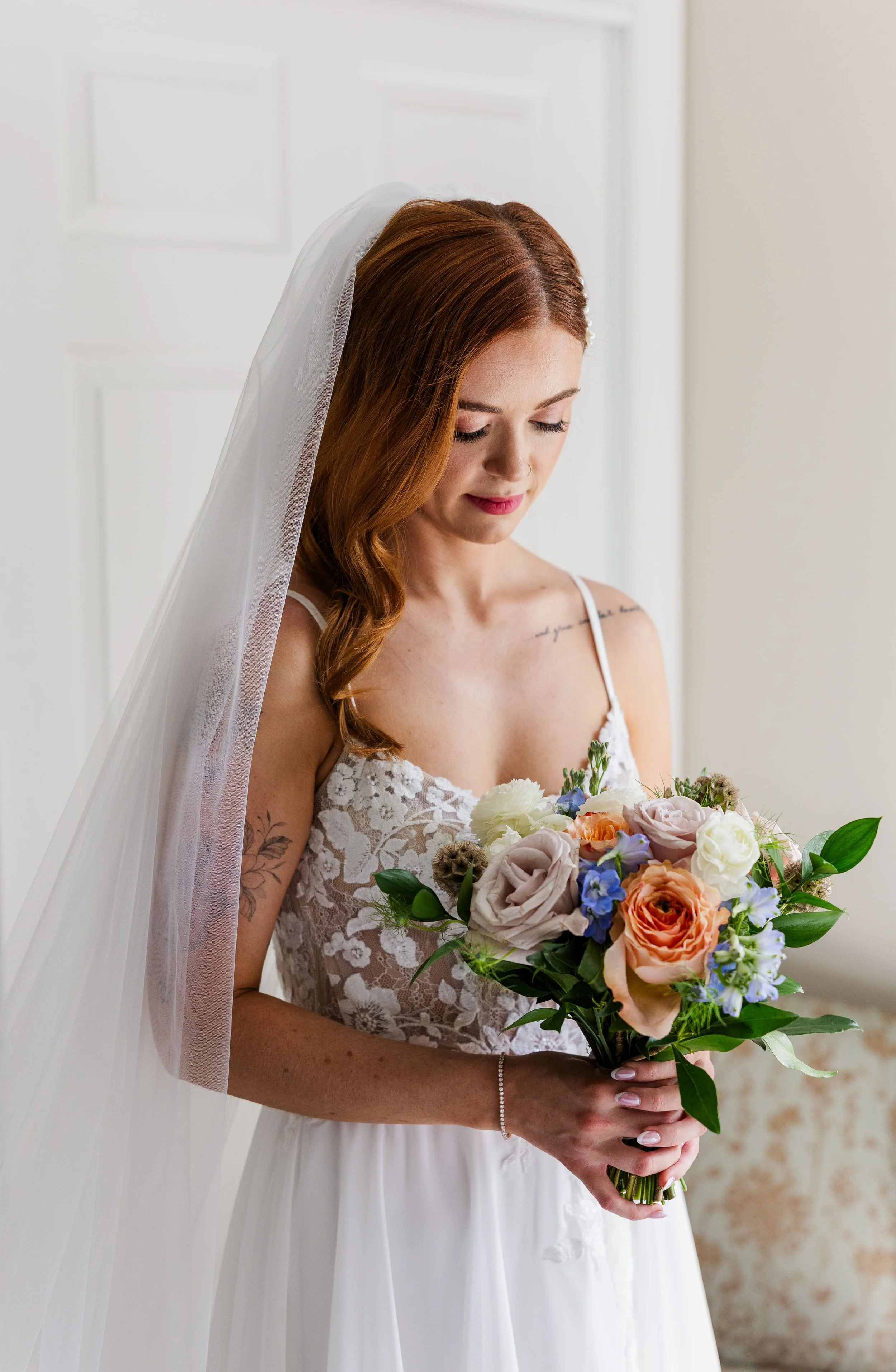Romantic wedding bouquet with pastel tones and delicate blooms