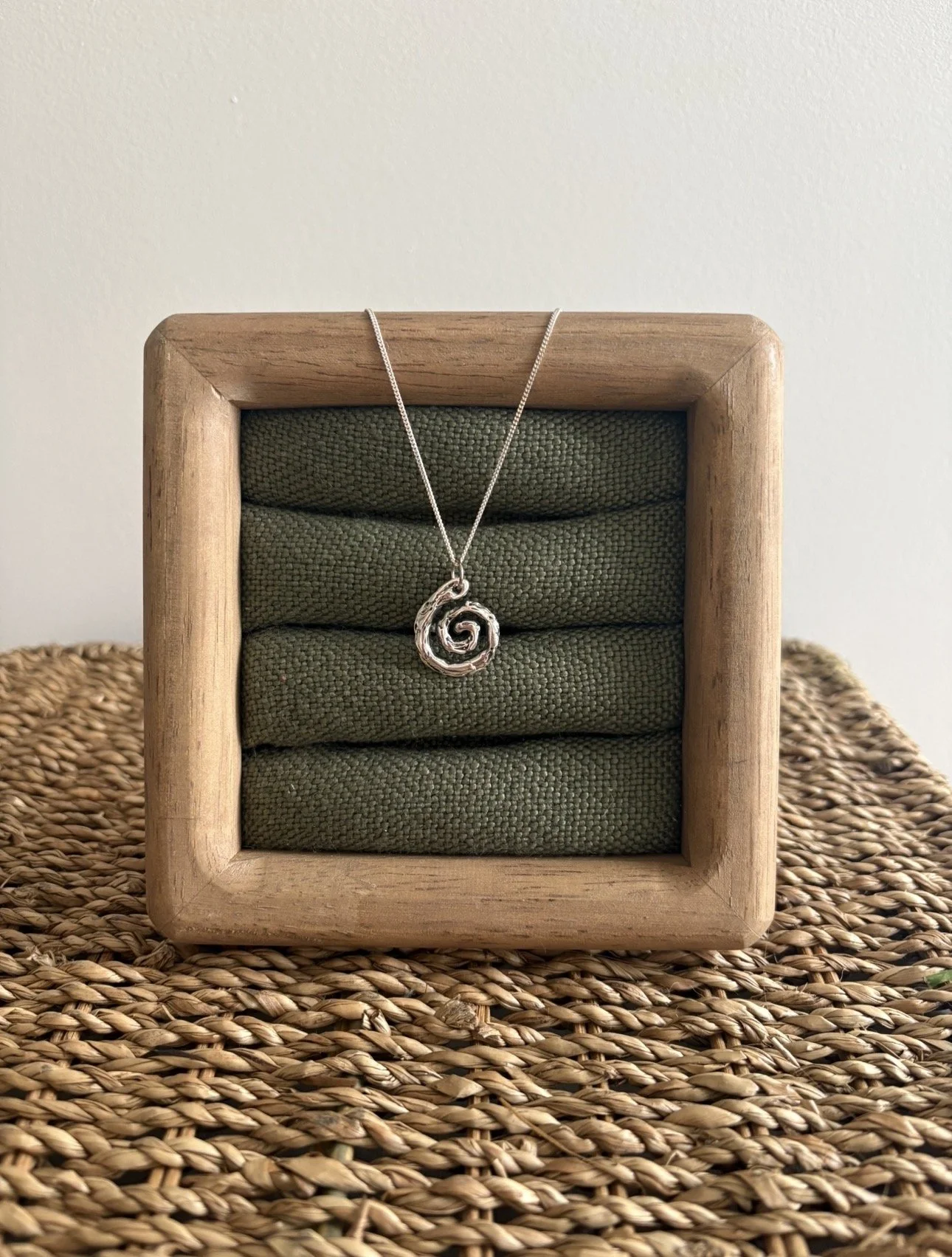 'Cosmo' Pendant 2