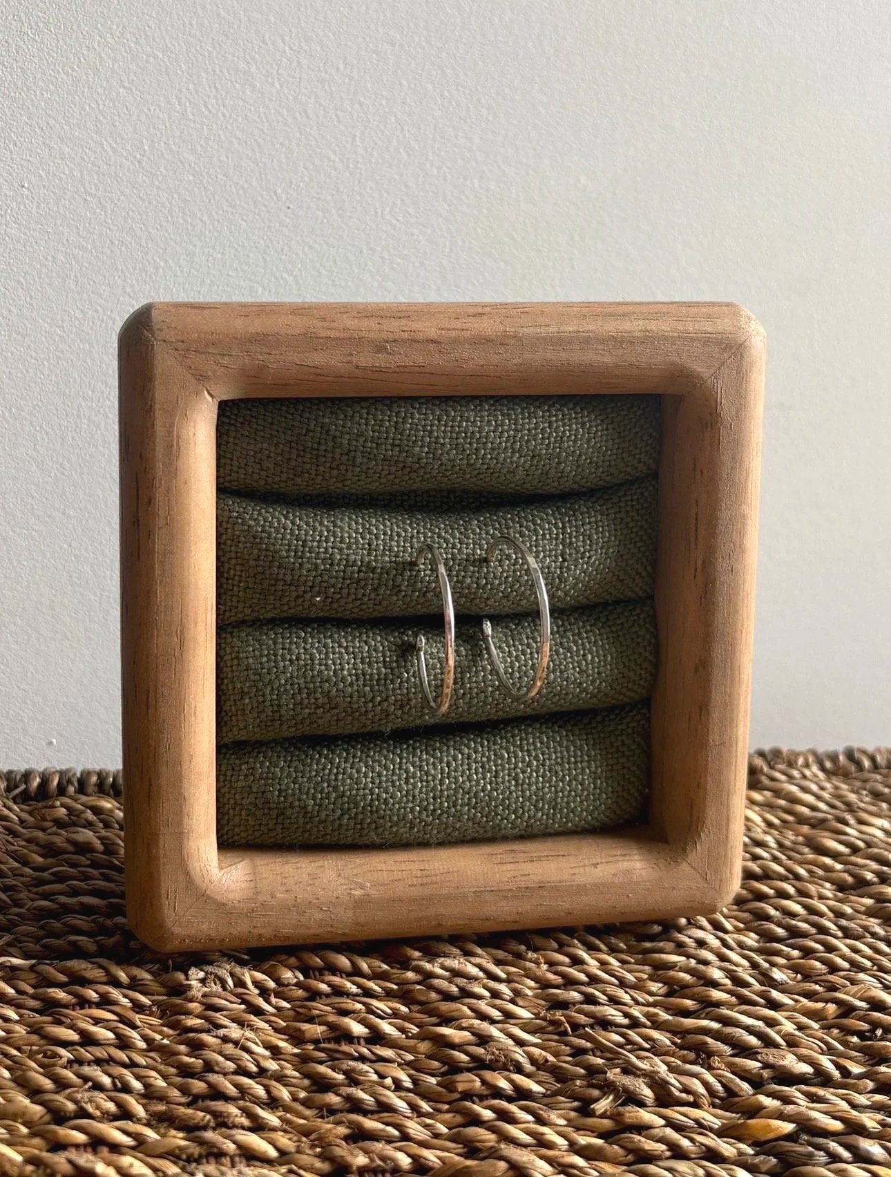 ‘Quiet Thread’ Hoops
