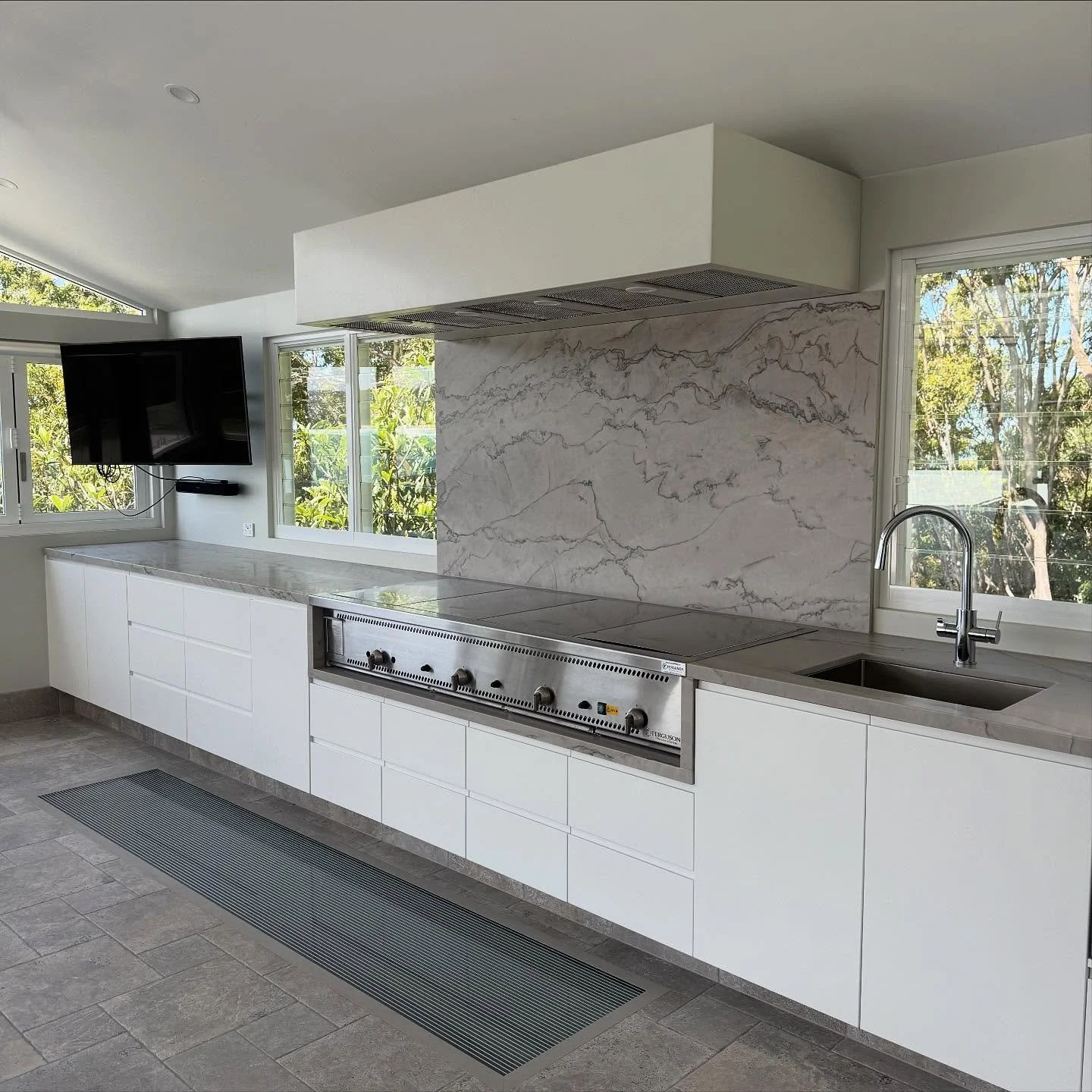 ✨ Protect your alfresco paradise! ✨
Thanks to @duraflexspf ULTRA SATIN SPF, your outdoor surfaces stay tough, UV-protected and easy to maintain!
Removing Marble Anxiety in the spaces that need to be enjoyed ✅

No more fading, staining 🍷, etching and