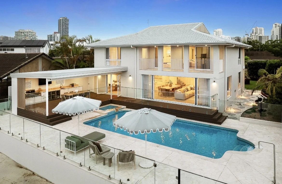 Oranssi carpenter using bench saw