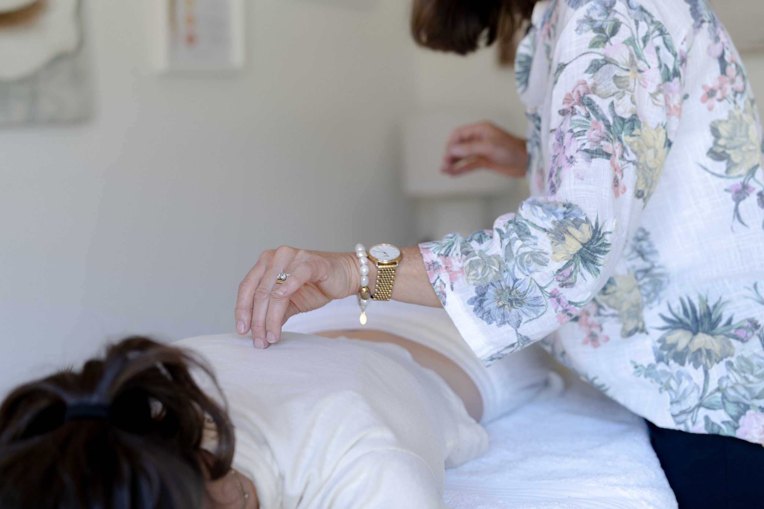 Lady performing Spinal Flow on client