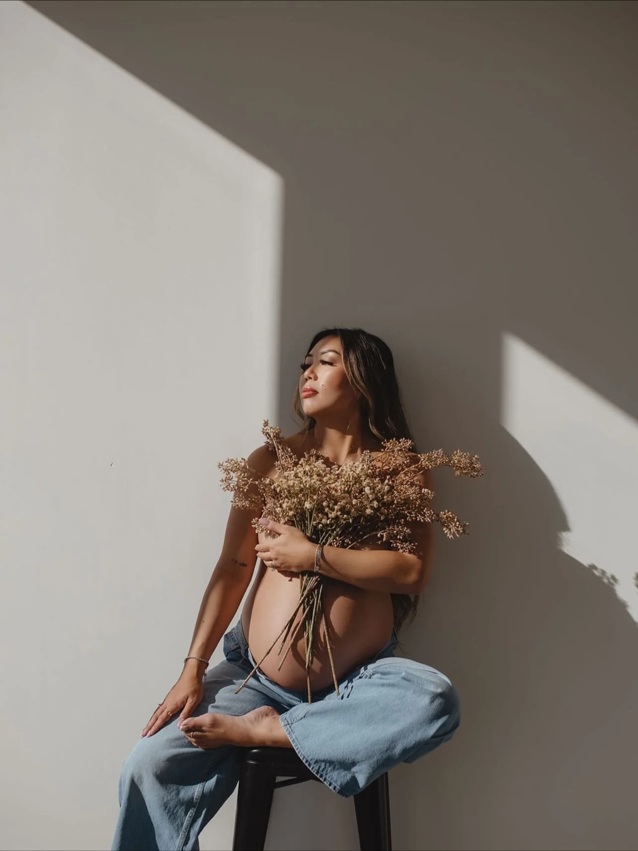 Beautiful maternity shots by @leyism at the studio 📸

Book your session today using the link in our bio &bull; 

#photographystudio #maternityshoot #contentstudio #bayareacontentstudio #bayareaphotography