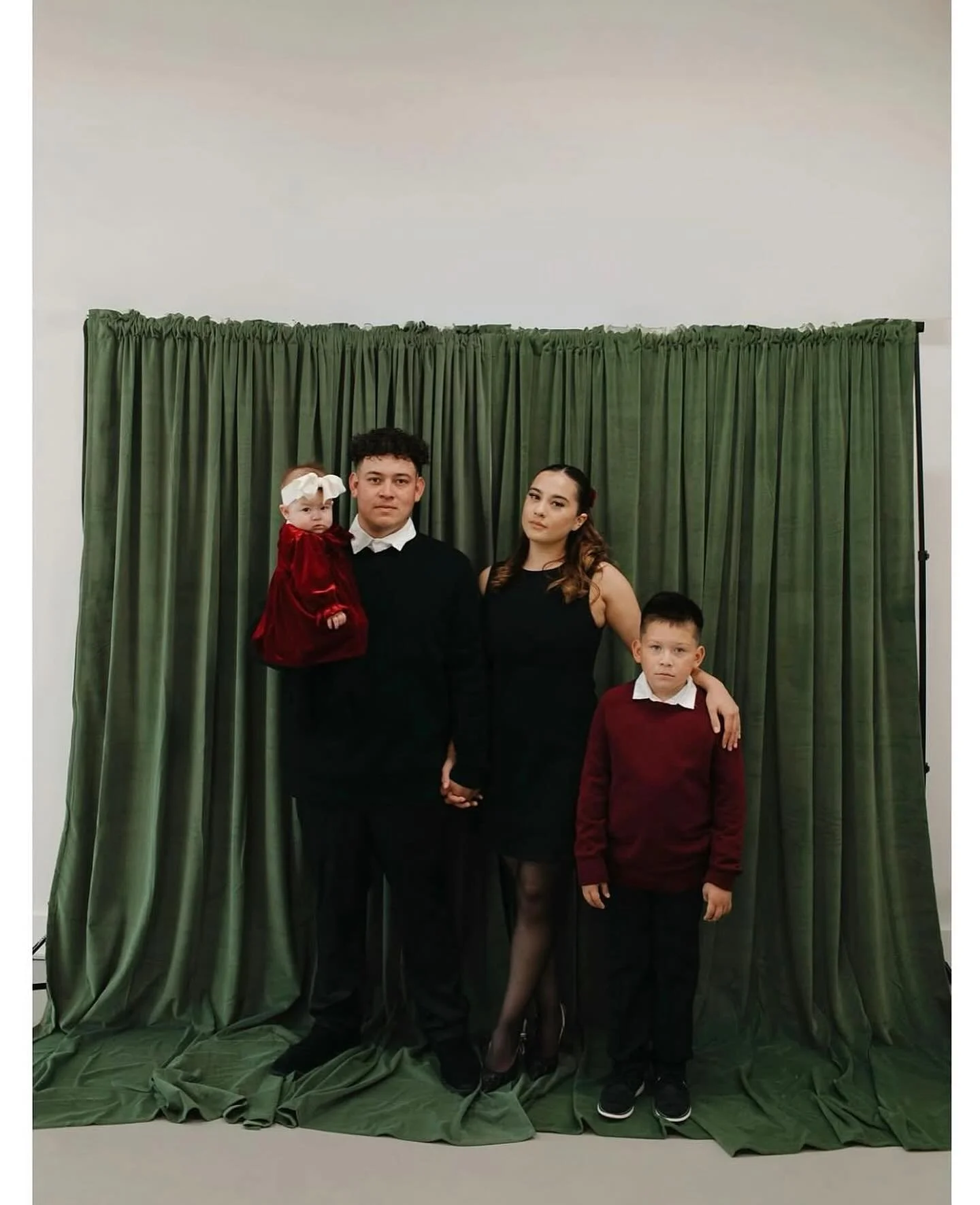 You + your family + our cozy winter sets ❄️

📸 Photos by @emi.ahphotography 

#bayarea #bayareacontentstudio #bayareaphotography